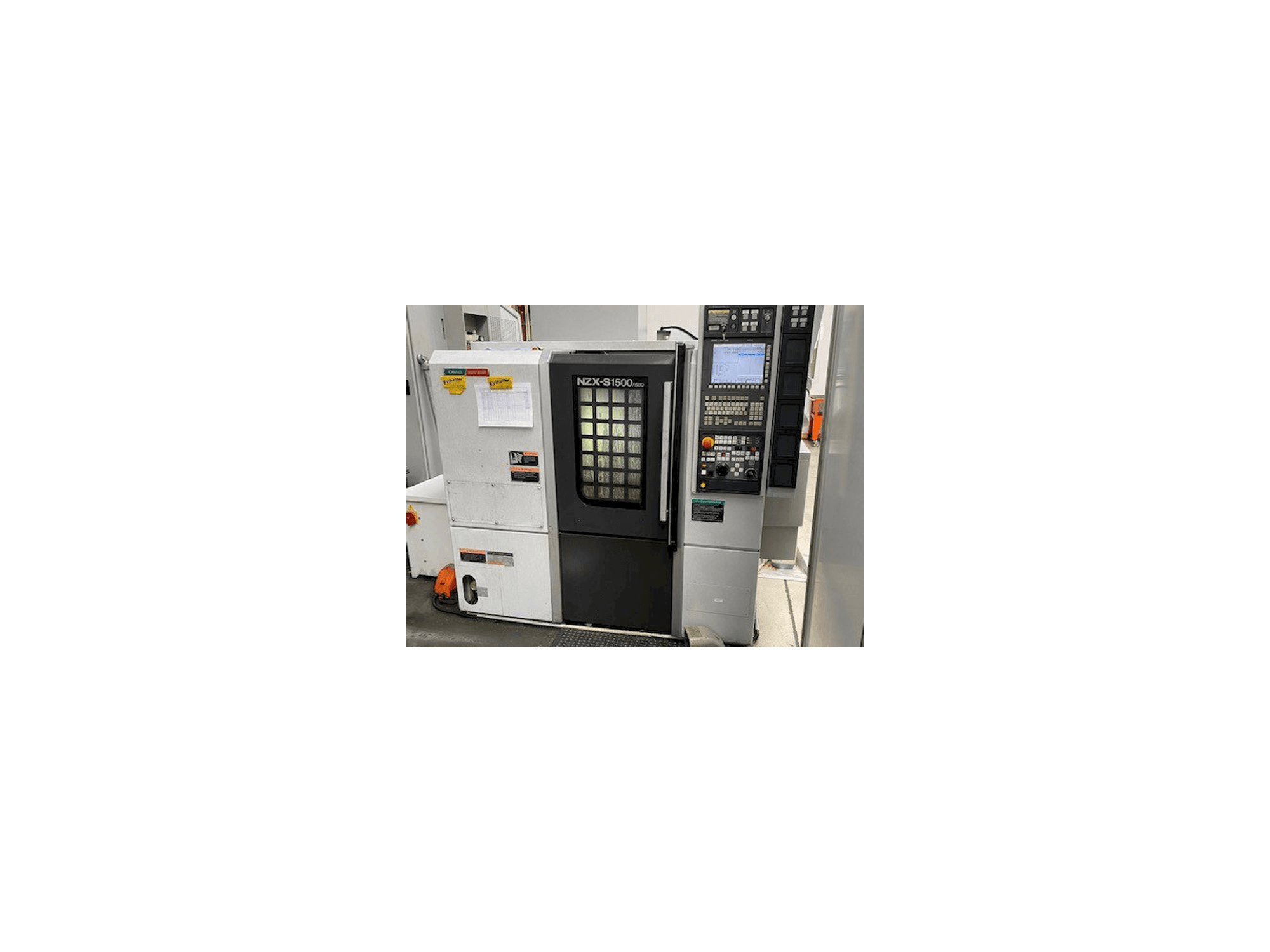 Čelní pohled na DMG Mori Seiki NZX-S1500/500 stroj