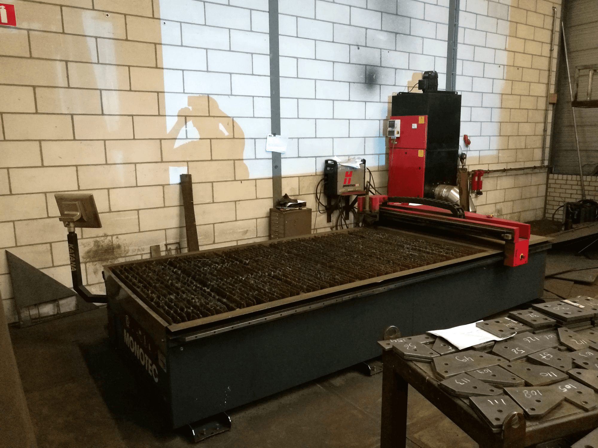 Levý pohled na KOIKE MONOTEC stroj