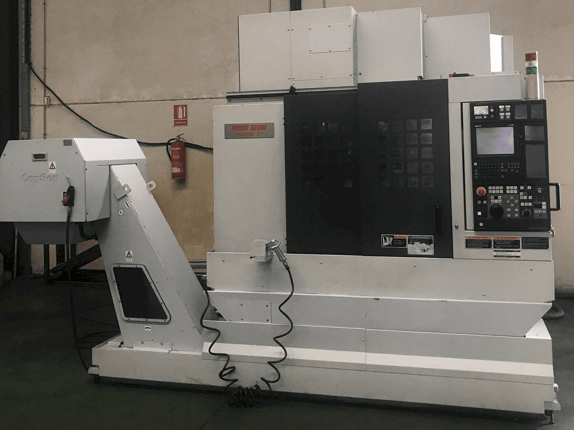 Čelní pohled na MORI SEIKI NV5000 Alpha 1A/40 stroj