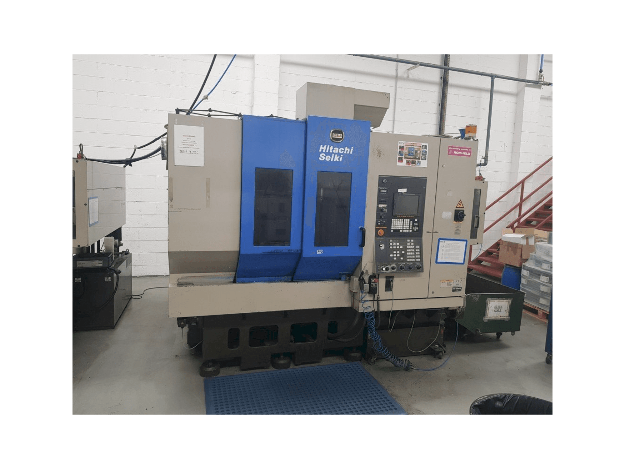 Čelní pohled na HITACHI SEIKI VS50 stroj