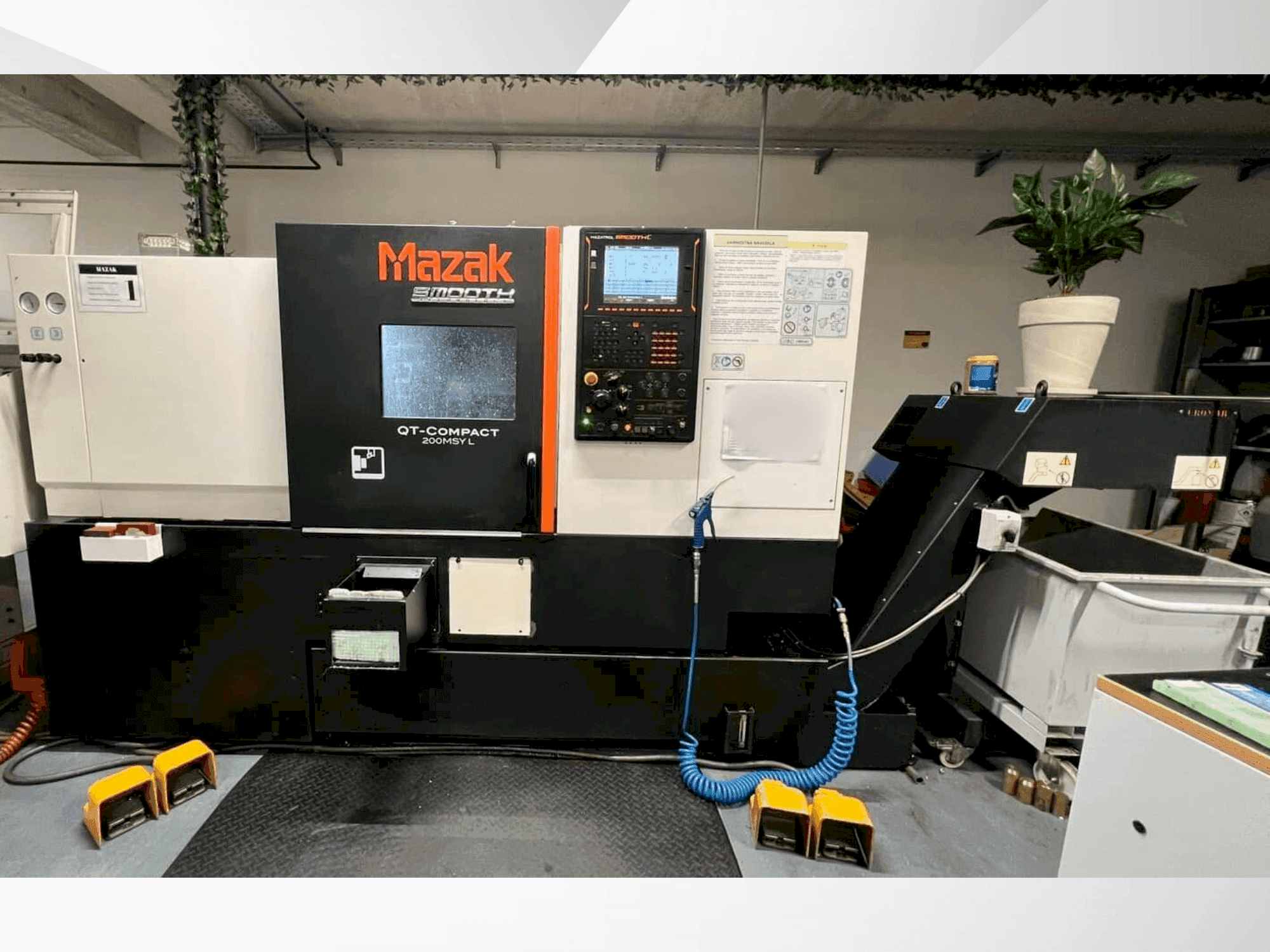 Čelní pohled na Mazak QUICK TURN COMPACT 200 MSY L stroj