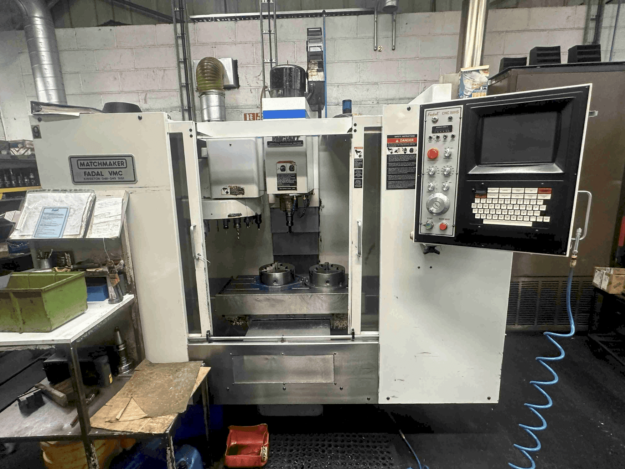 Čelní pohled na FADAL VMC 15XT stroj