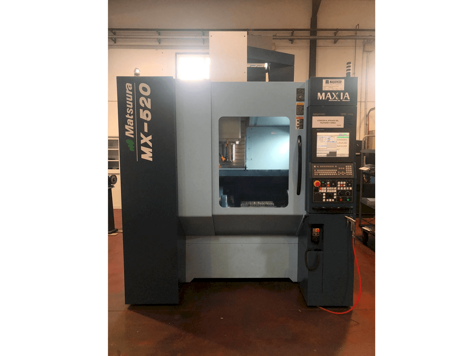 Čelní pohled na Matsuura MX-520 stroj