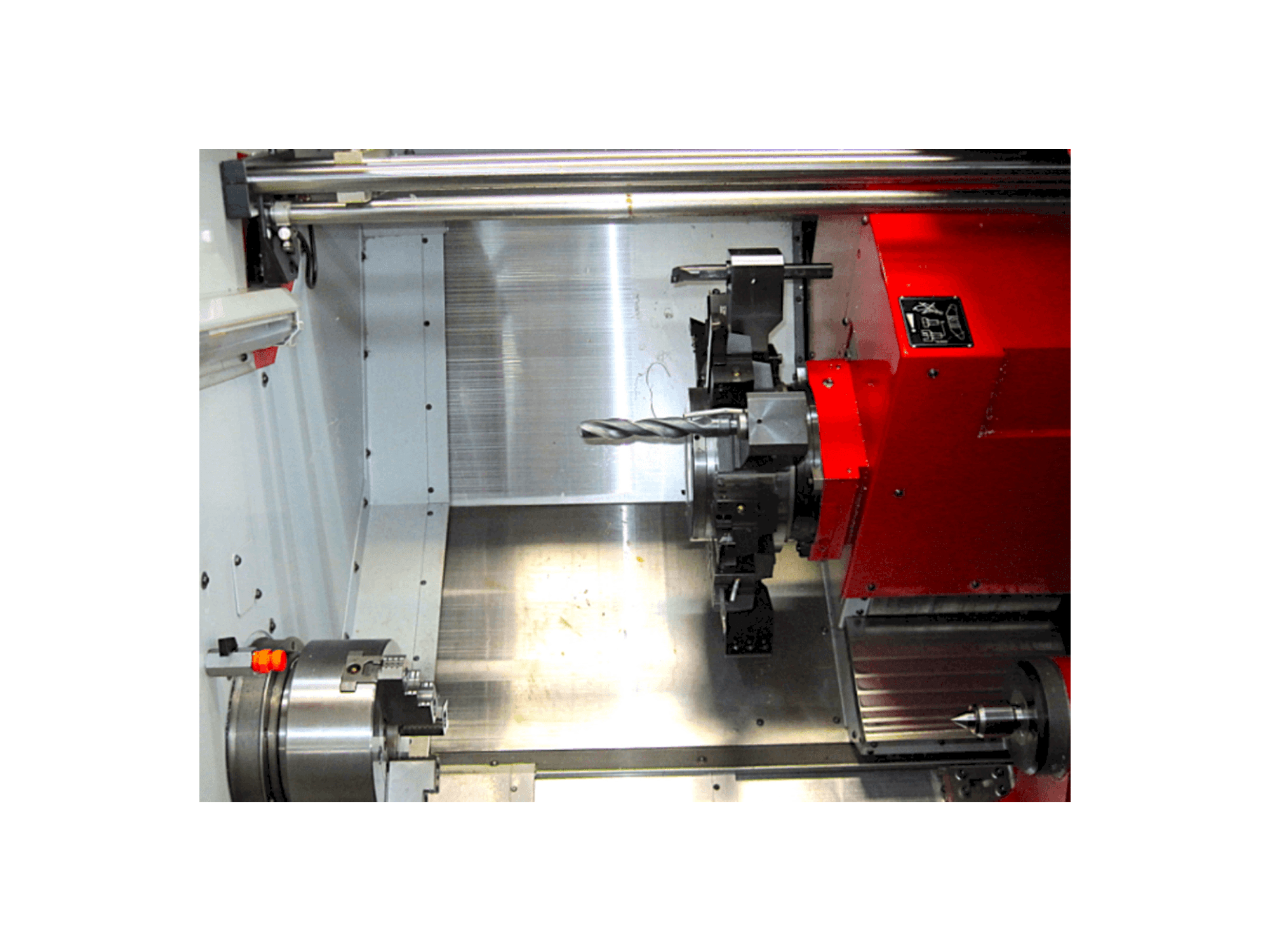 Čelní pohled na EMCO turn 365 tcmy stroj