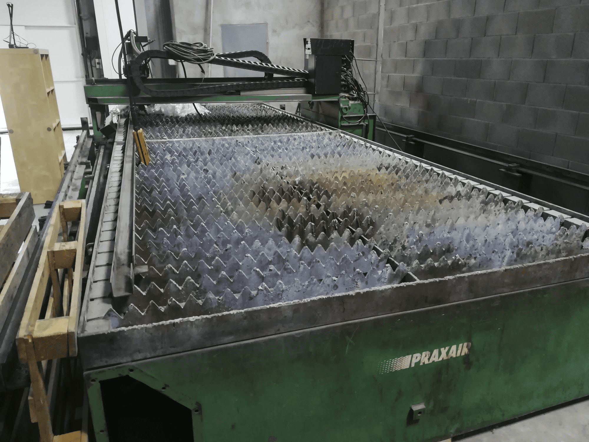 Čelní pohled na Praxair P 2500S stroj