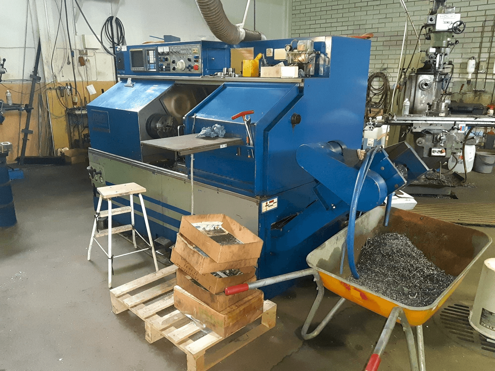 Čelní pohled na FEMCO Durga 25E stroj