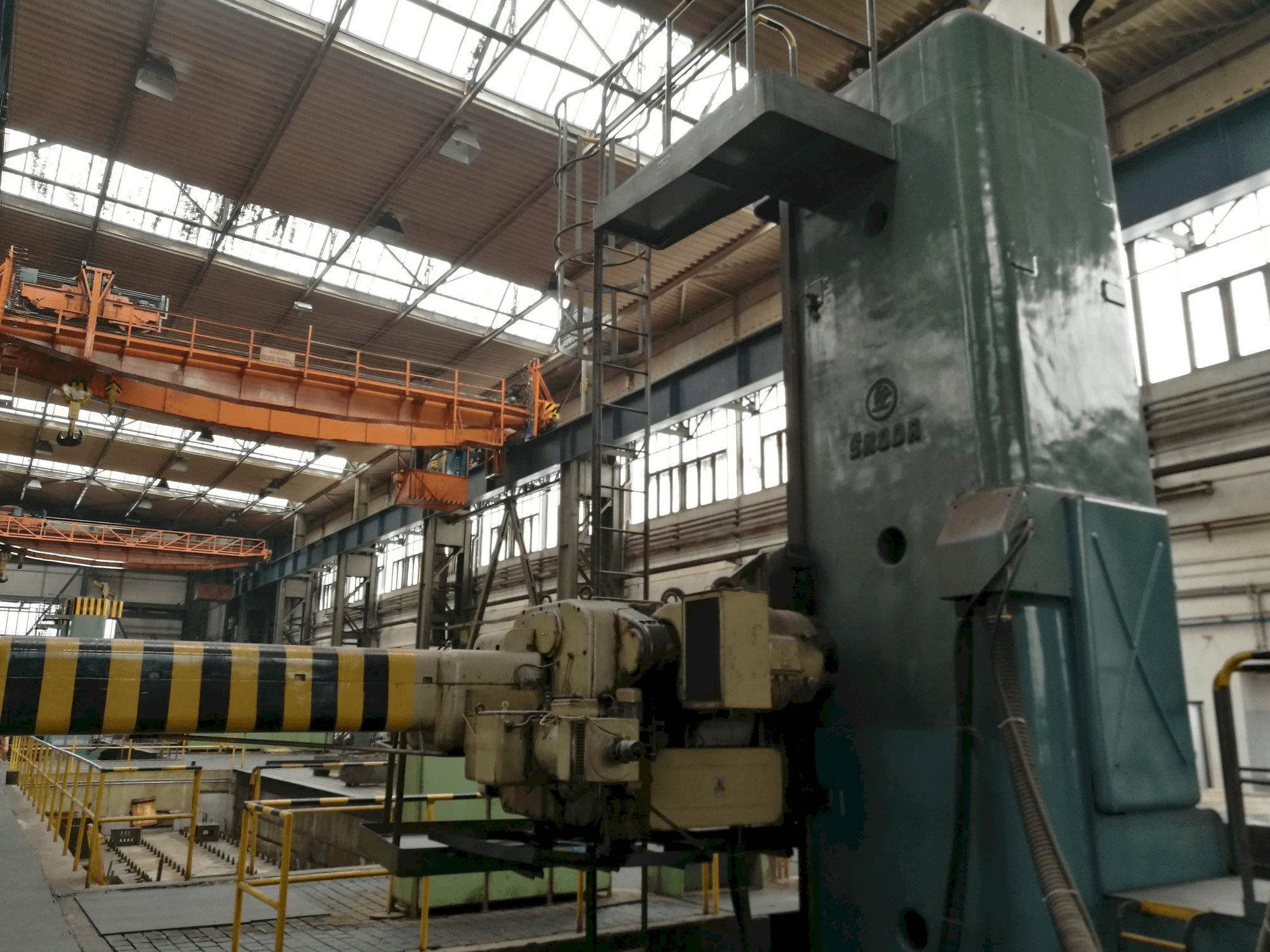 Čelní pohled na SKODA WDA 200 stroj