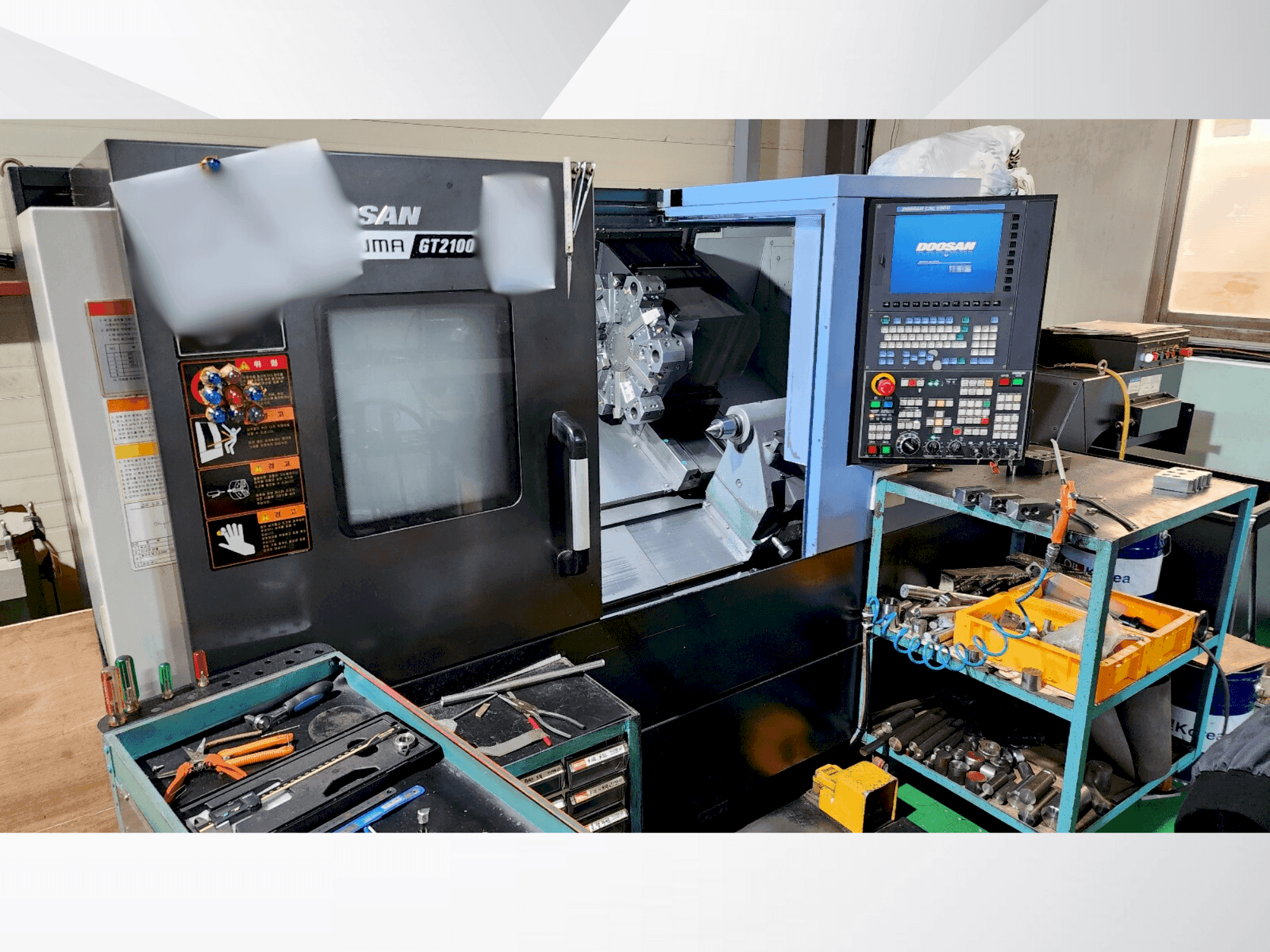 Čelní pohled na DOOSAN PUMA GT2100 stroj