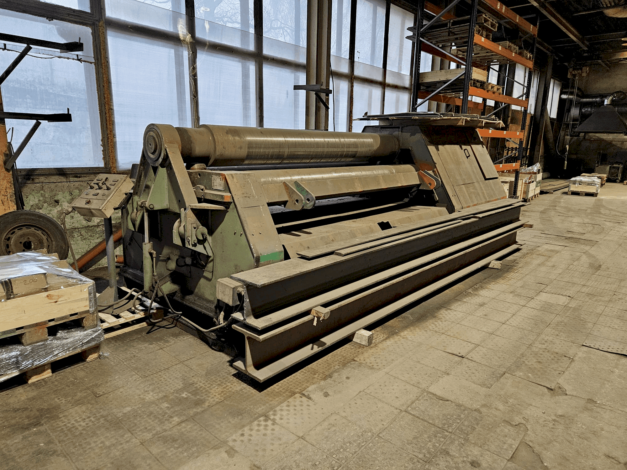 Čelní pohled na FACCIN 4HEL 3-25/20 stroj