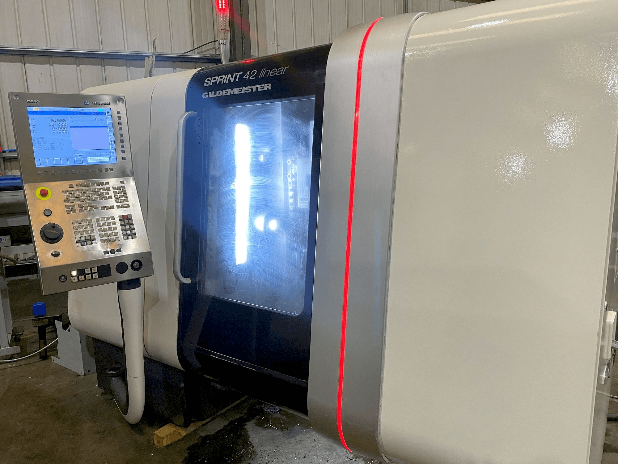 Čelní pohled na DMG GILDEMEISTER SPRINT 42 linear stroj