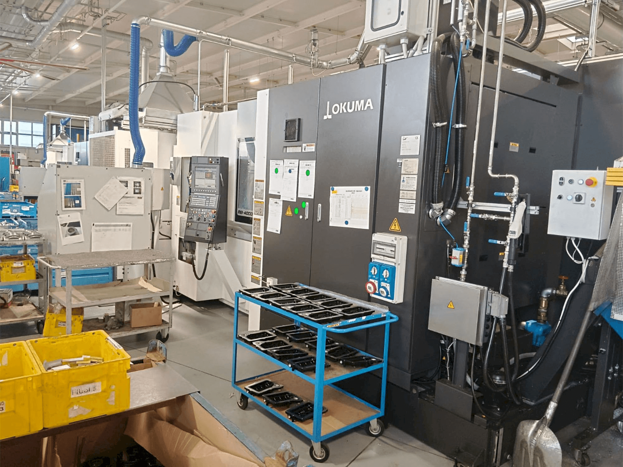 Čelní pohled na Okuma MB-4000H stroj