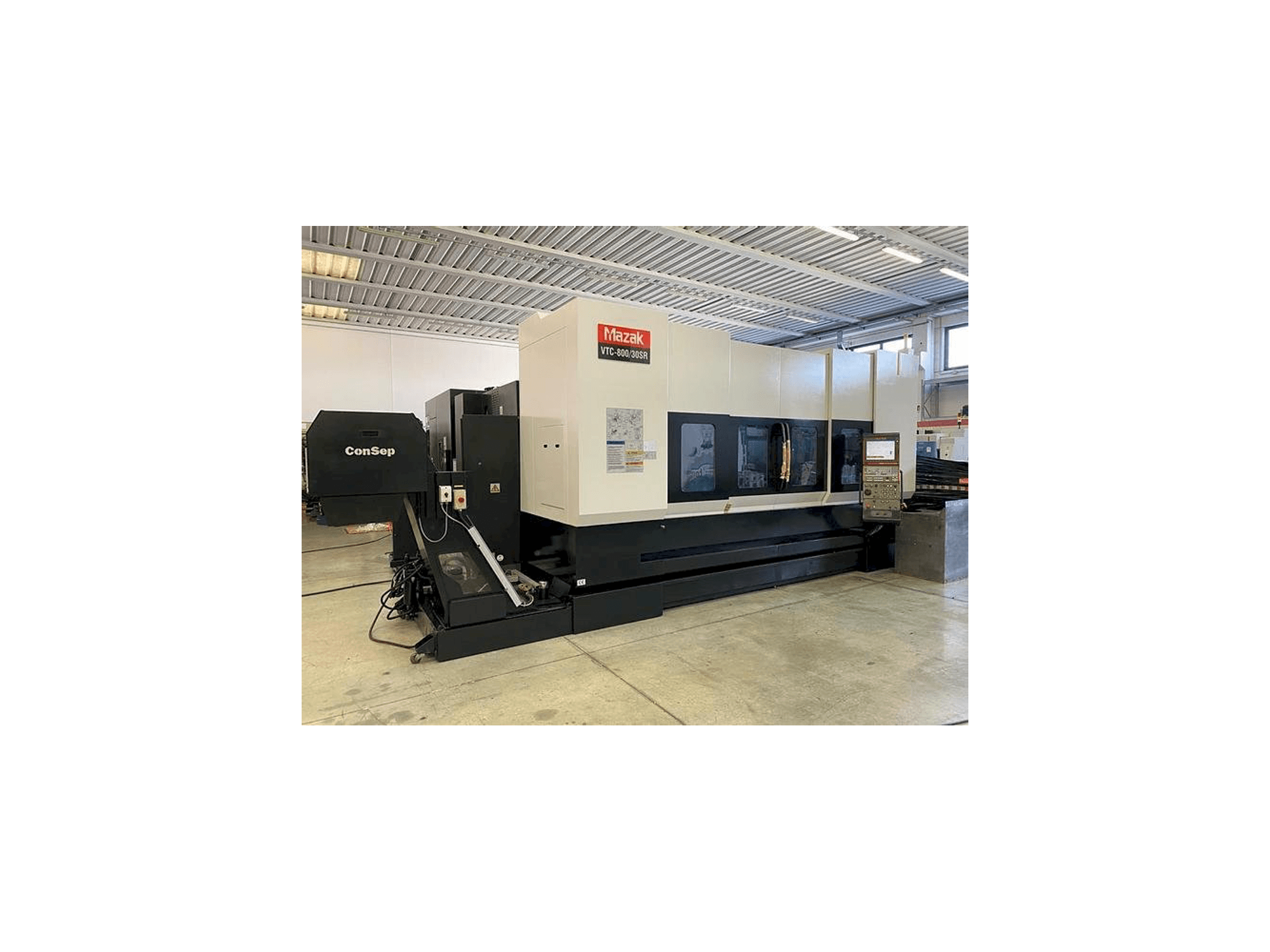 Čelní pohled na Mazak VTC 800/30 SR stroj