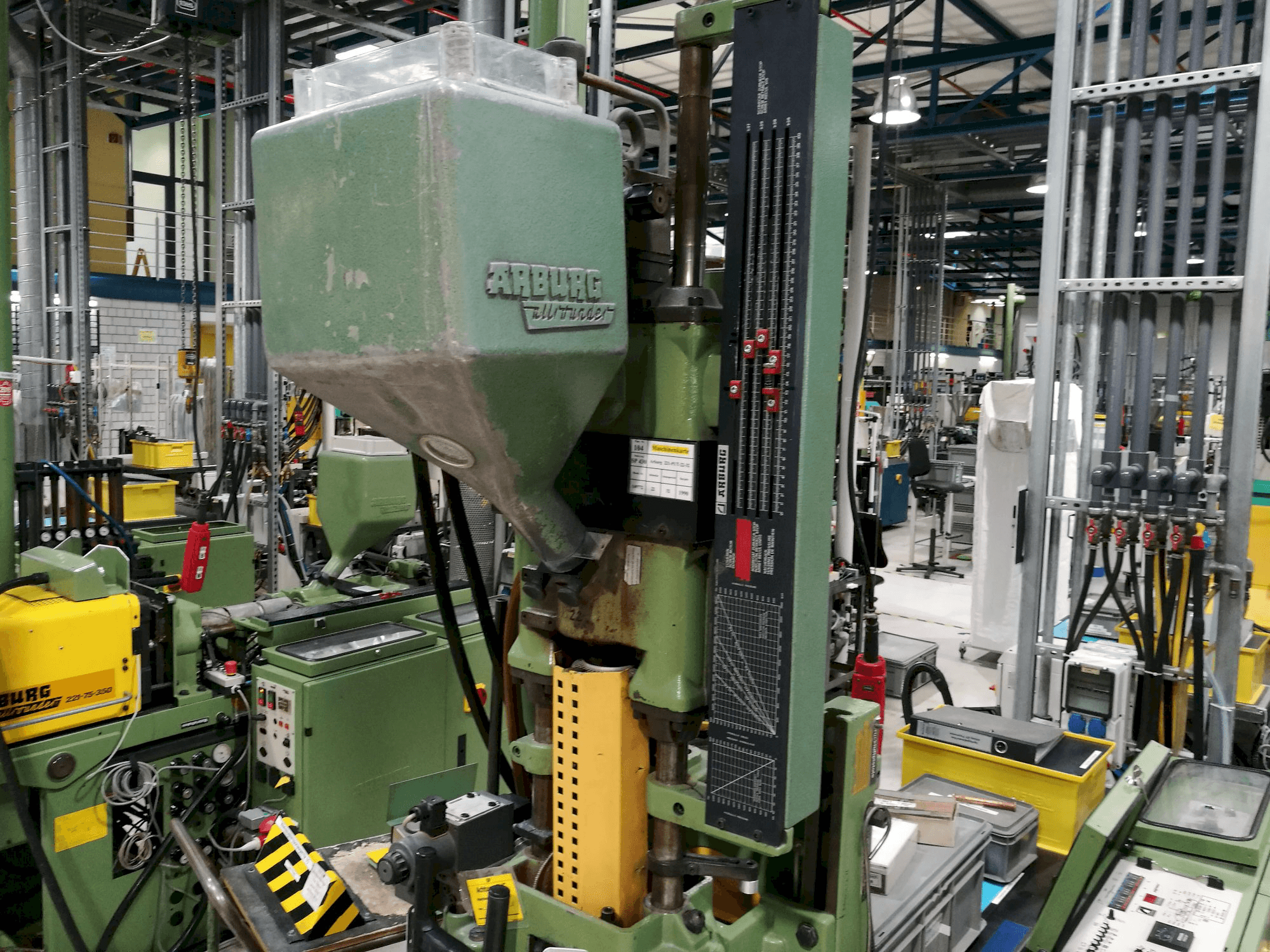 Levý pohled na Arburg Allrounder 221-75-350 stroj