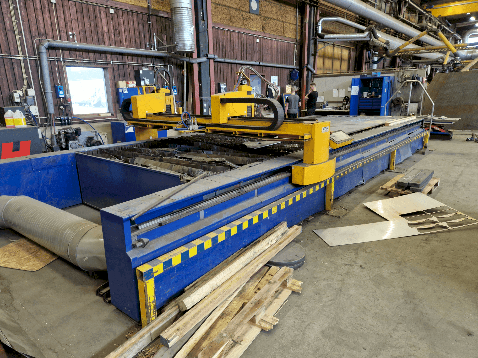 Čelní pohled na MicroStep PLS 7501.25PG stroj