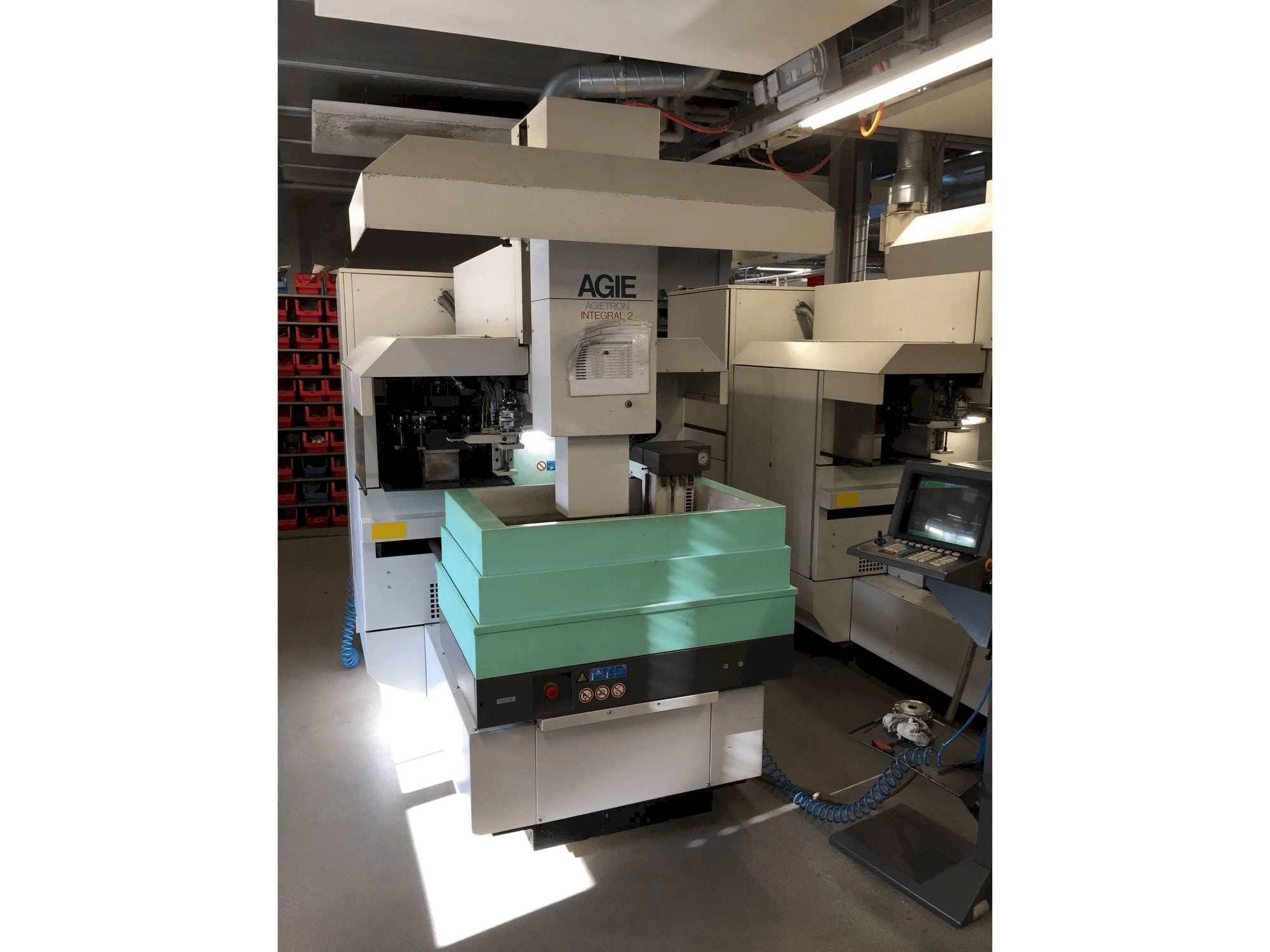 Čelní pohled na AGIE INTEGRAL 2 stroj
