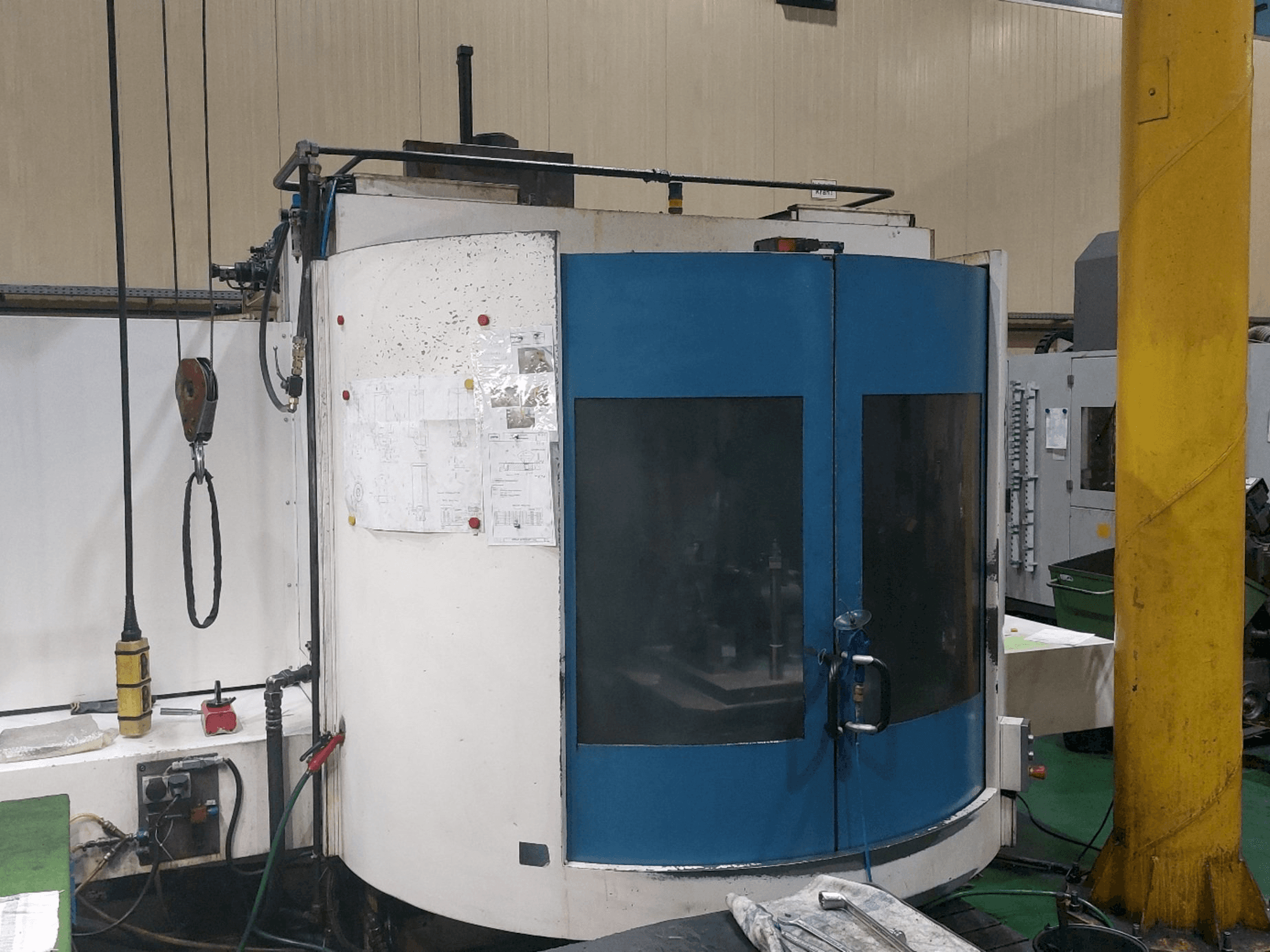 Čelní pohled na Heckert CWK630 stroj