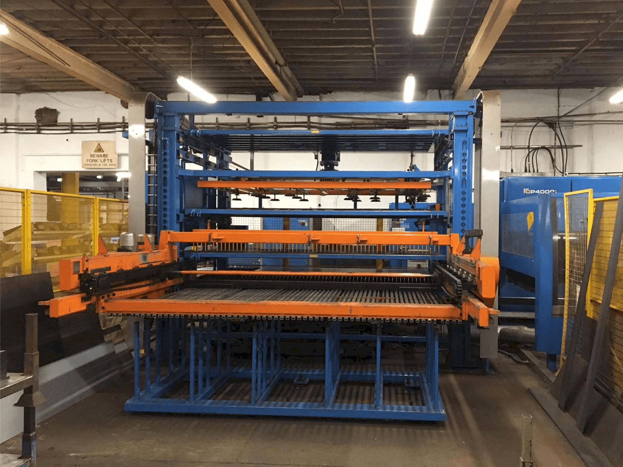 Čelní pohled na Prima Power Platino 1530 4,0kW CO2 stroj