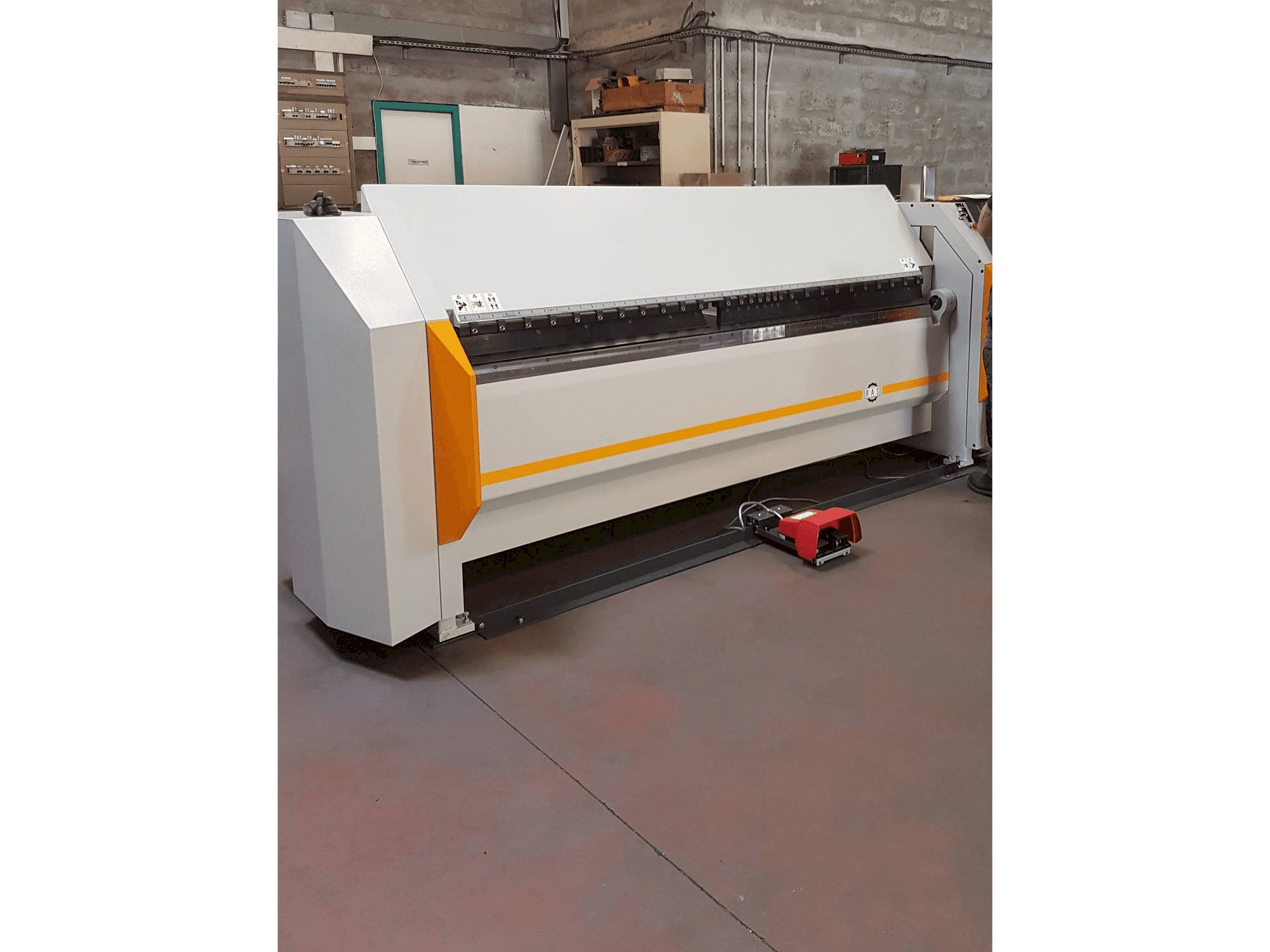 Čelní pohled na RAS 62.25 TURBObend Plus stroj