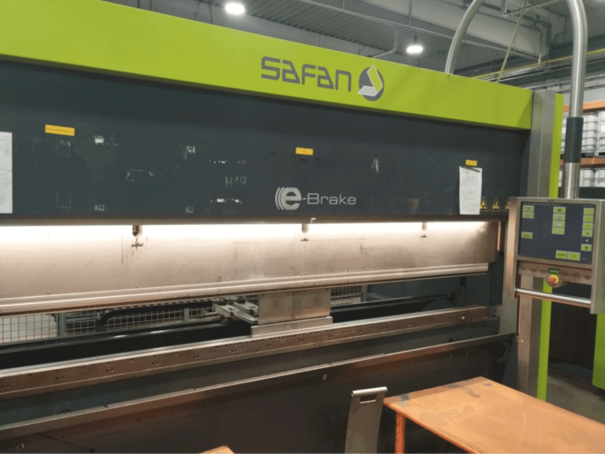 Čelní pohled na Safan SAFAN E-BRAKE 100-3100 stroj