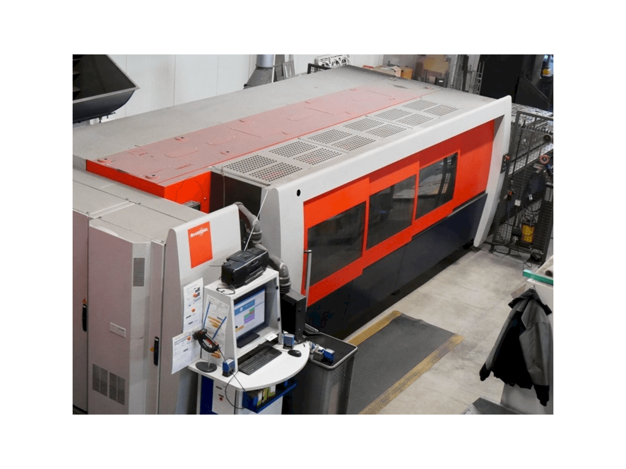 Levý boční pohled na Bystronic BySpeed Pro stroj