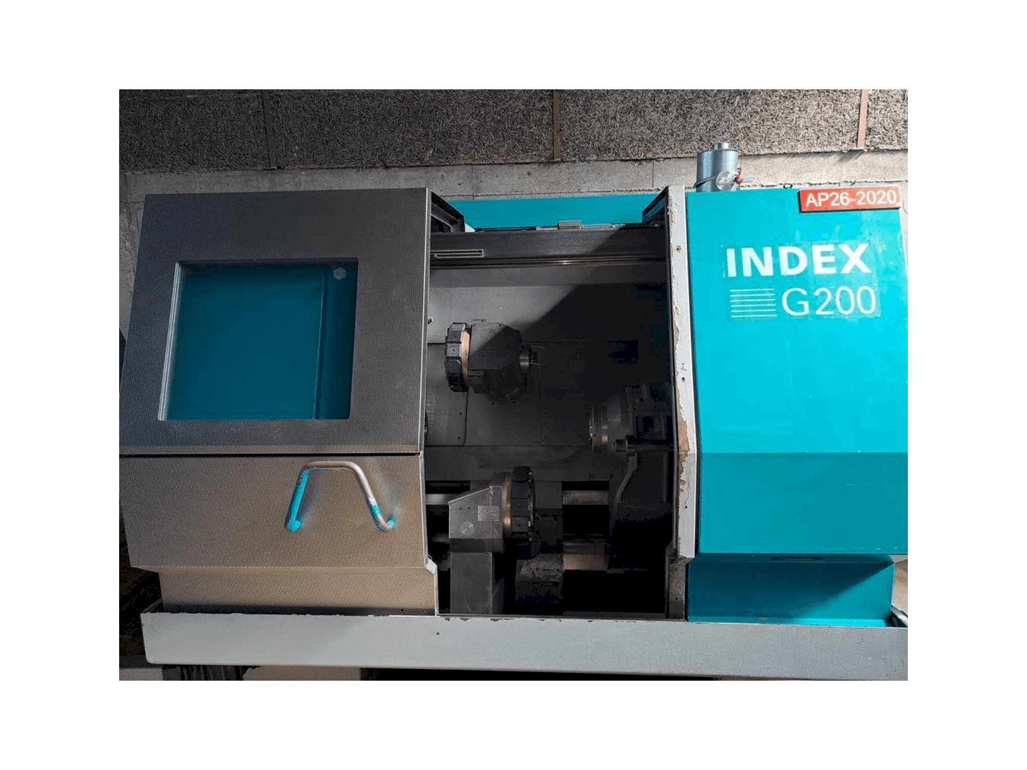 Čelní pohled na Index G200 stroj