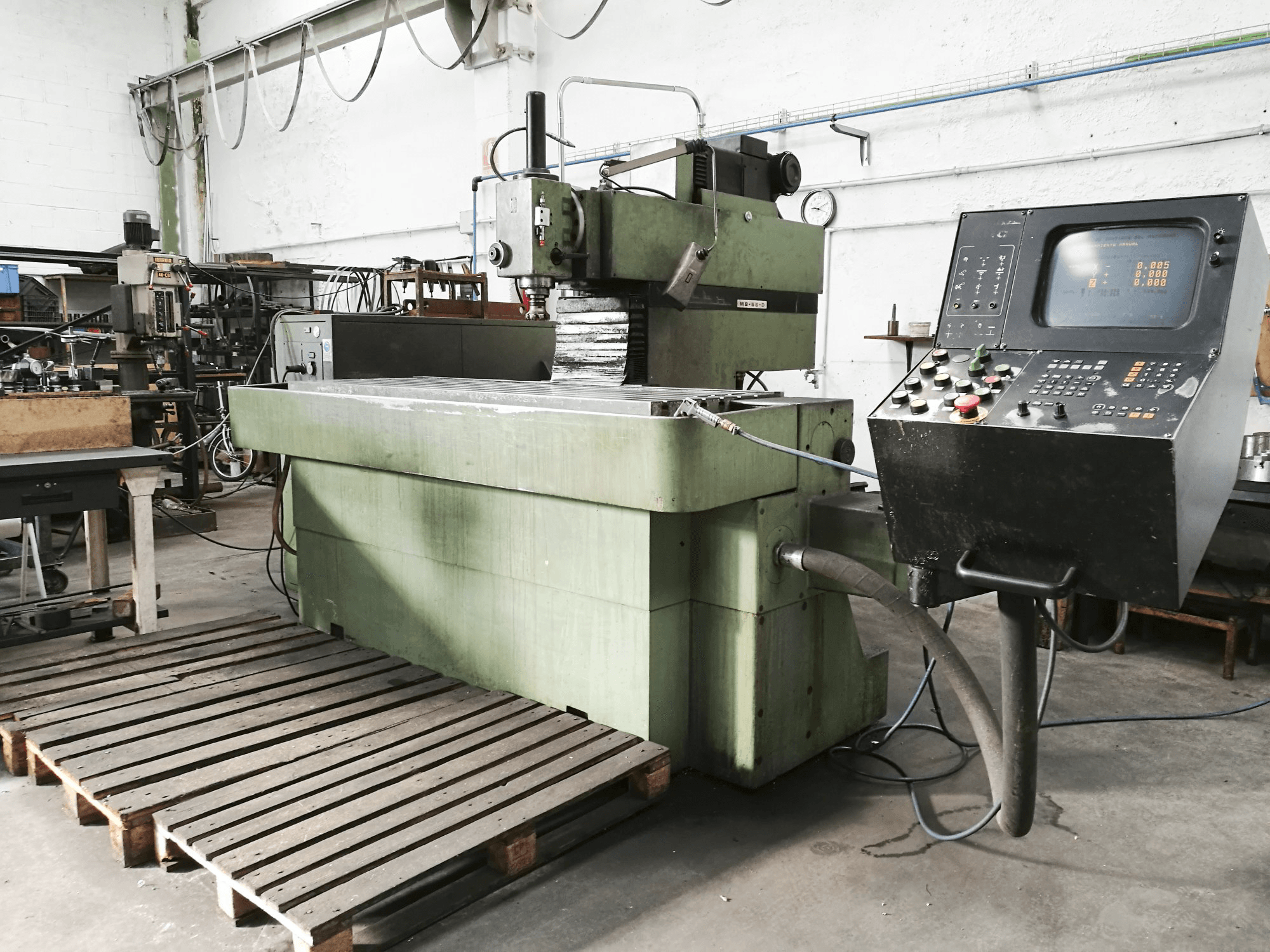 Pravý pohled na Metba MB-55-D stroj