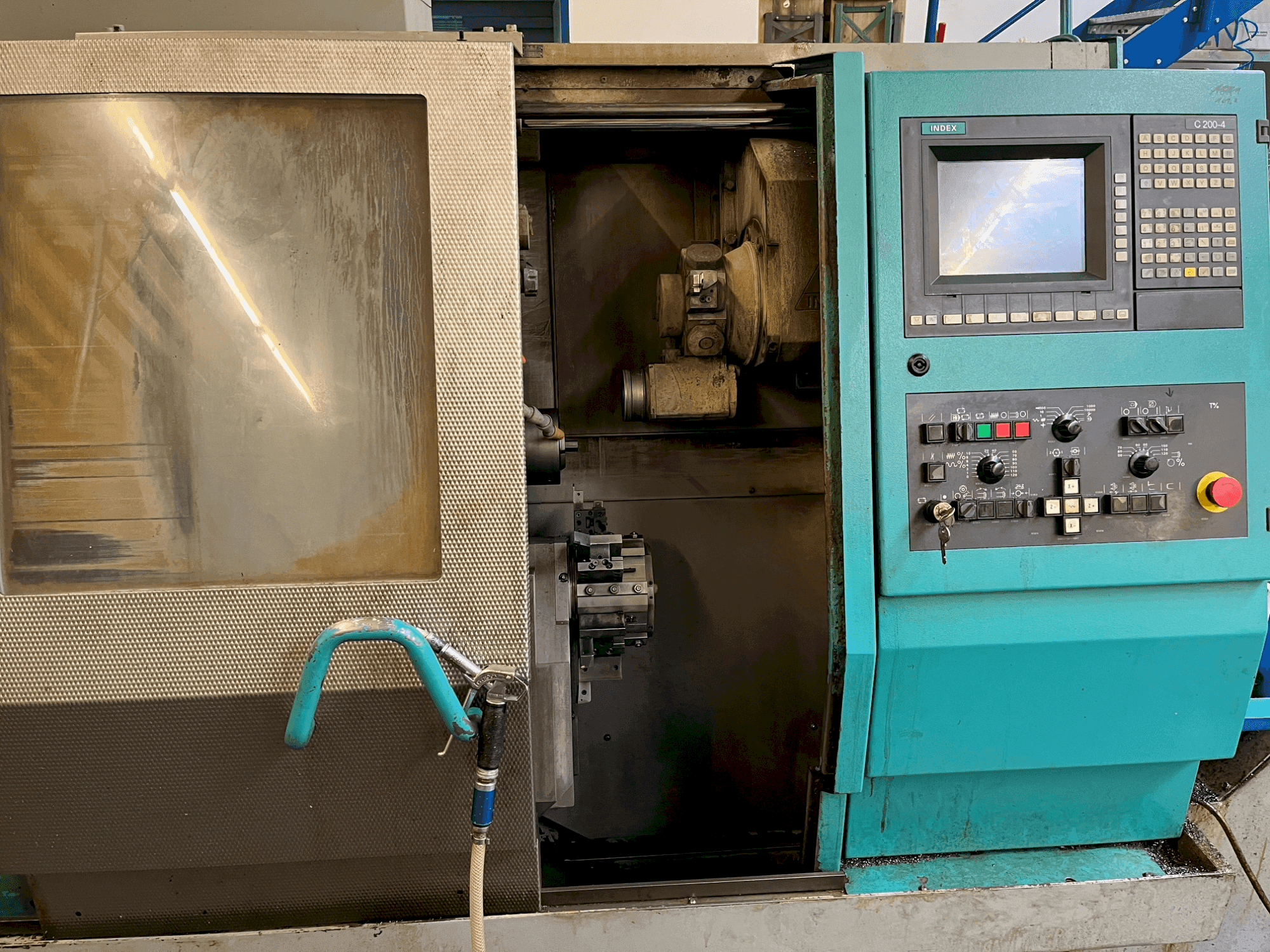 Čelní pohled na Index ABC 42 stroj