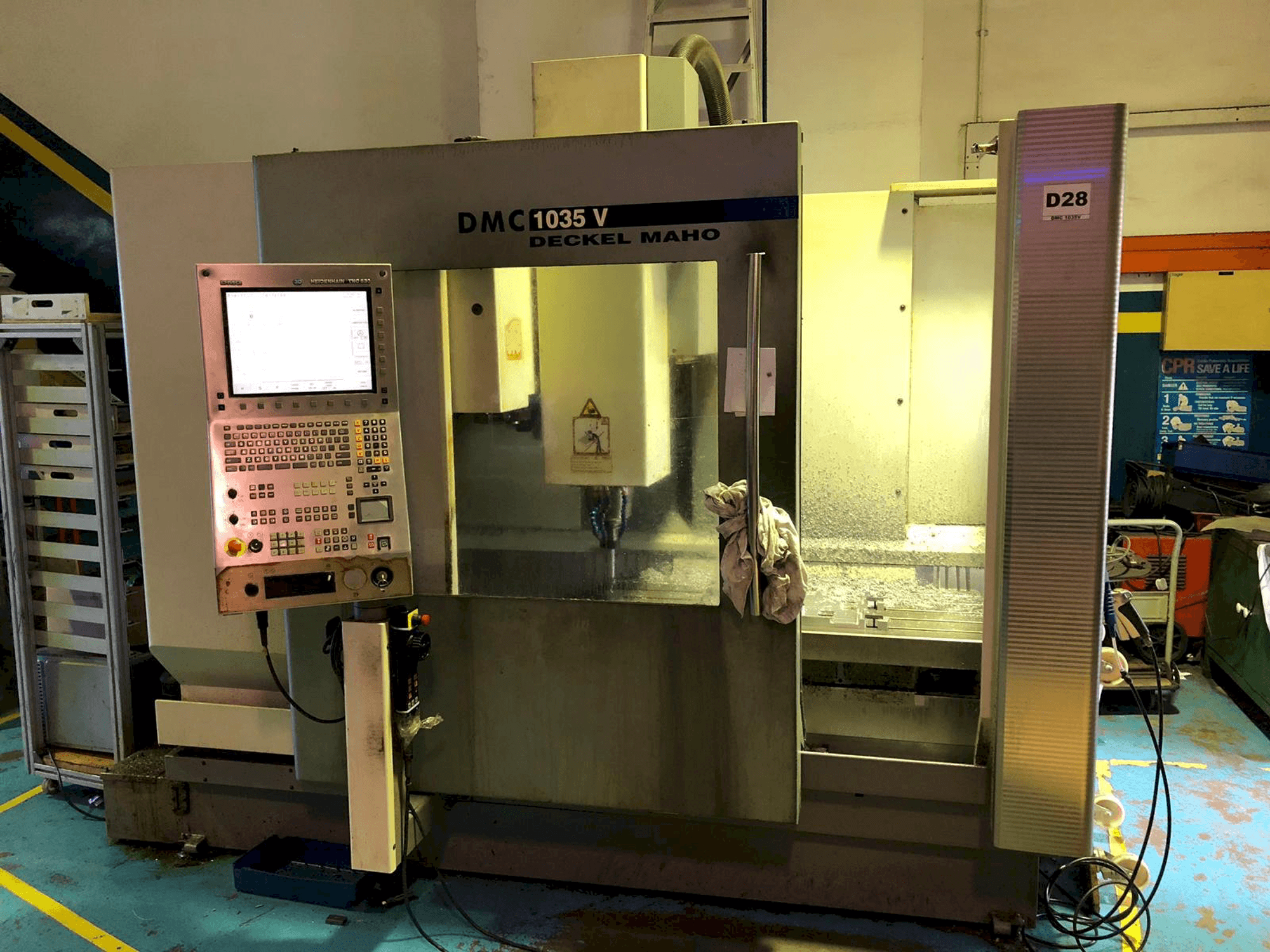 Čelní pohled na DMG DMC 1035V stroj