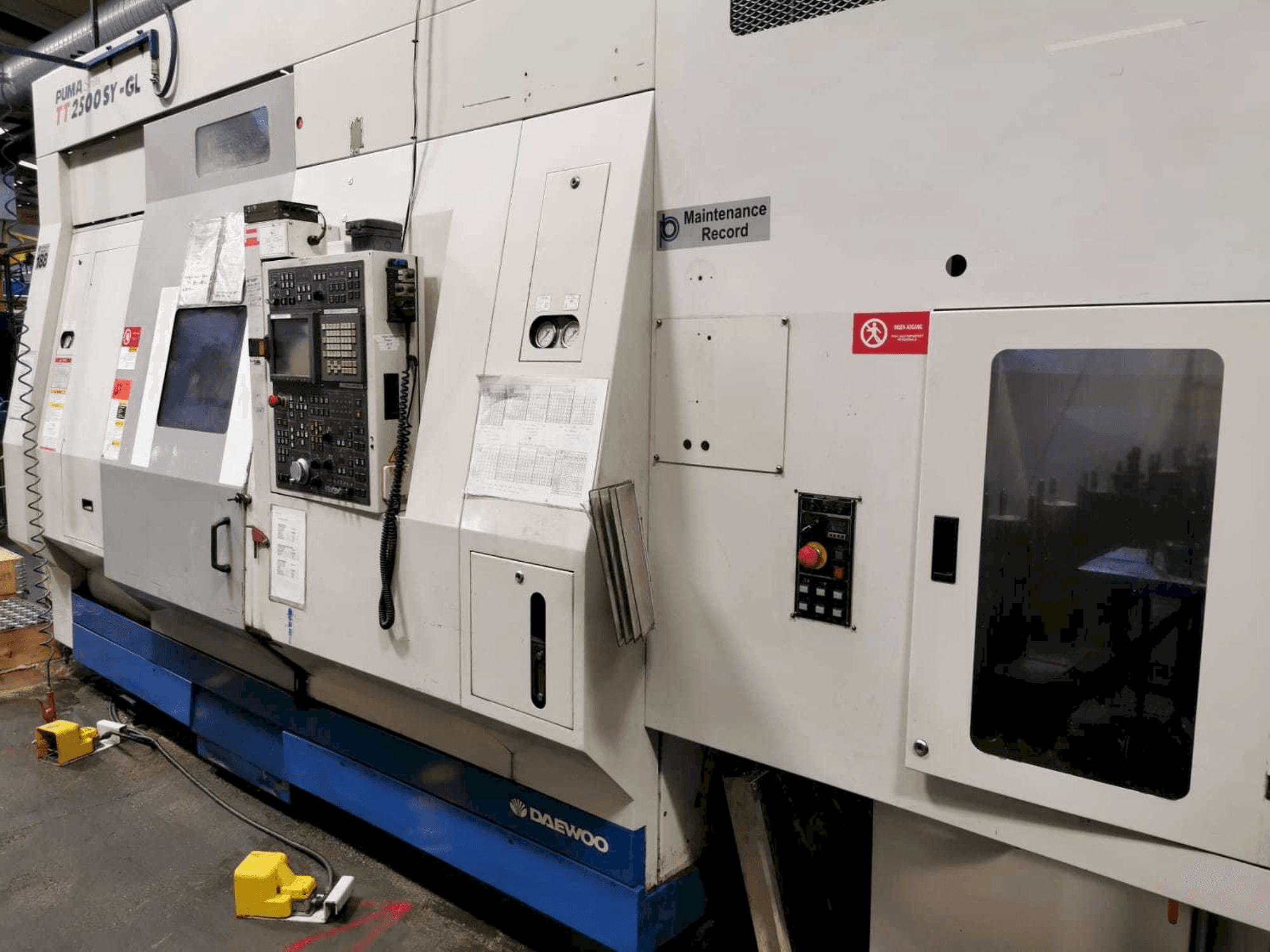 Čelní pohled na DAEWOO Puma TT2500SY - GL (2005) stroj