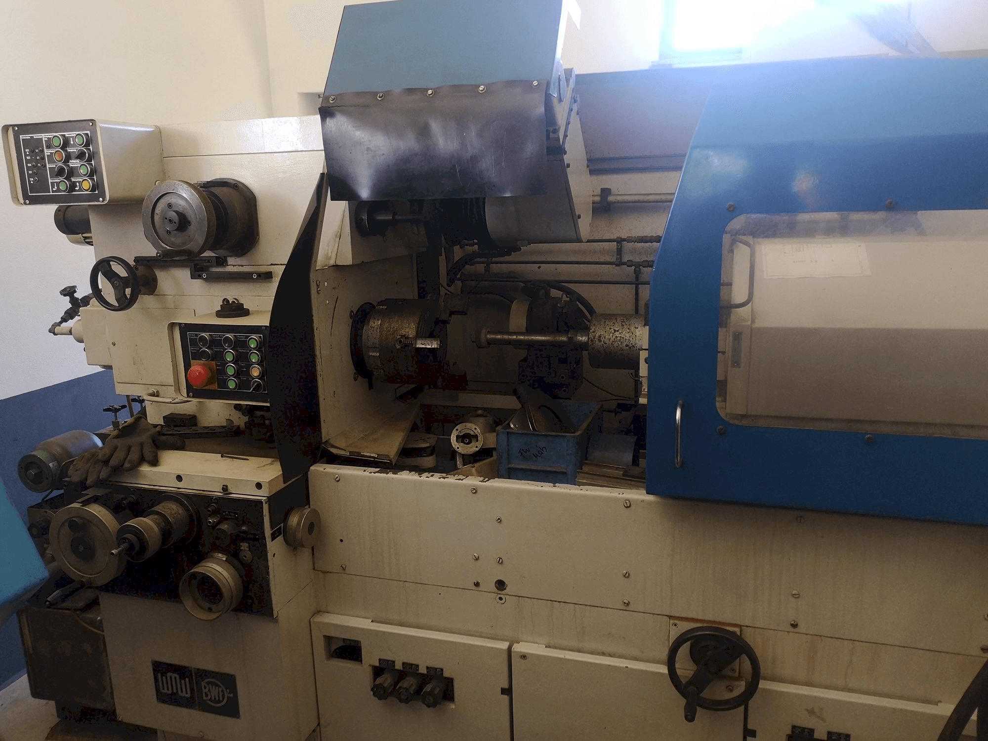 Čelní pohled na WMW SI4 stroj