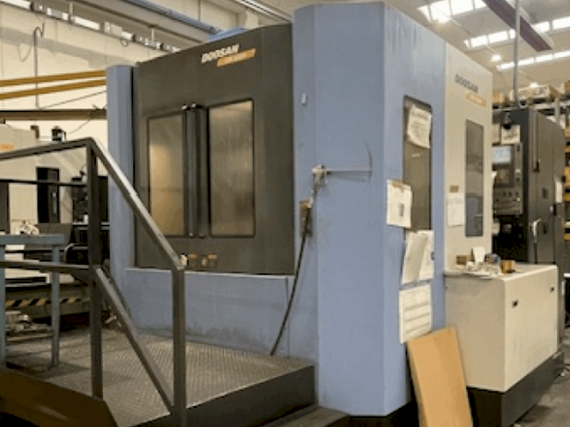 Čelní pohled na DOOSAN HM 6300 (2009) stroj