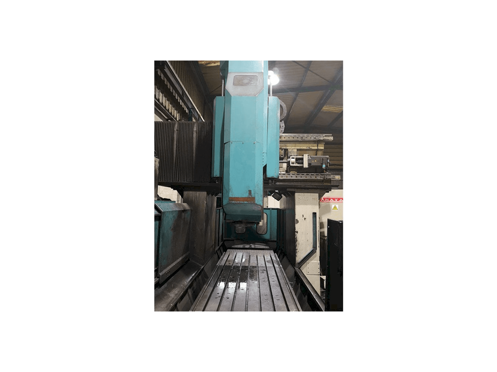 Čelní pohled na ANAYAK P-2000 stroj