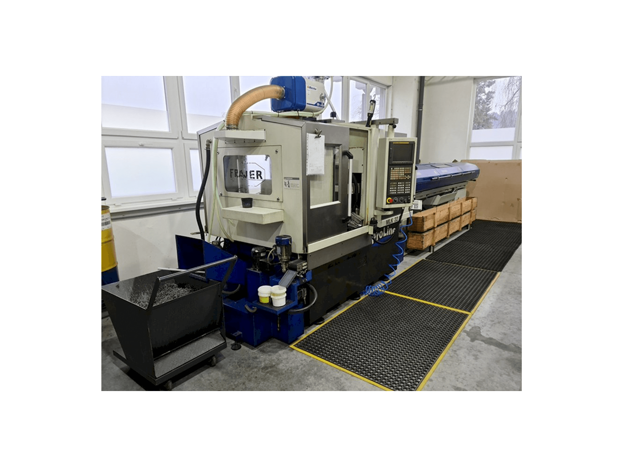 Levý boční pohled na Maier MLK 32 D stroj