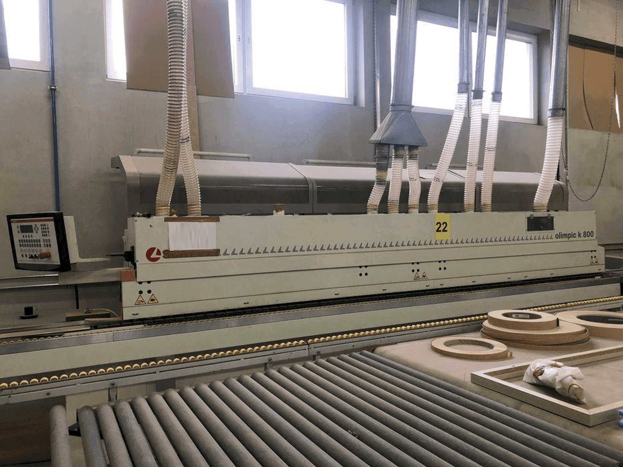 Čelní pohled na SCM Olimpic K800 stroj