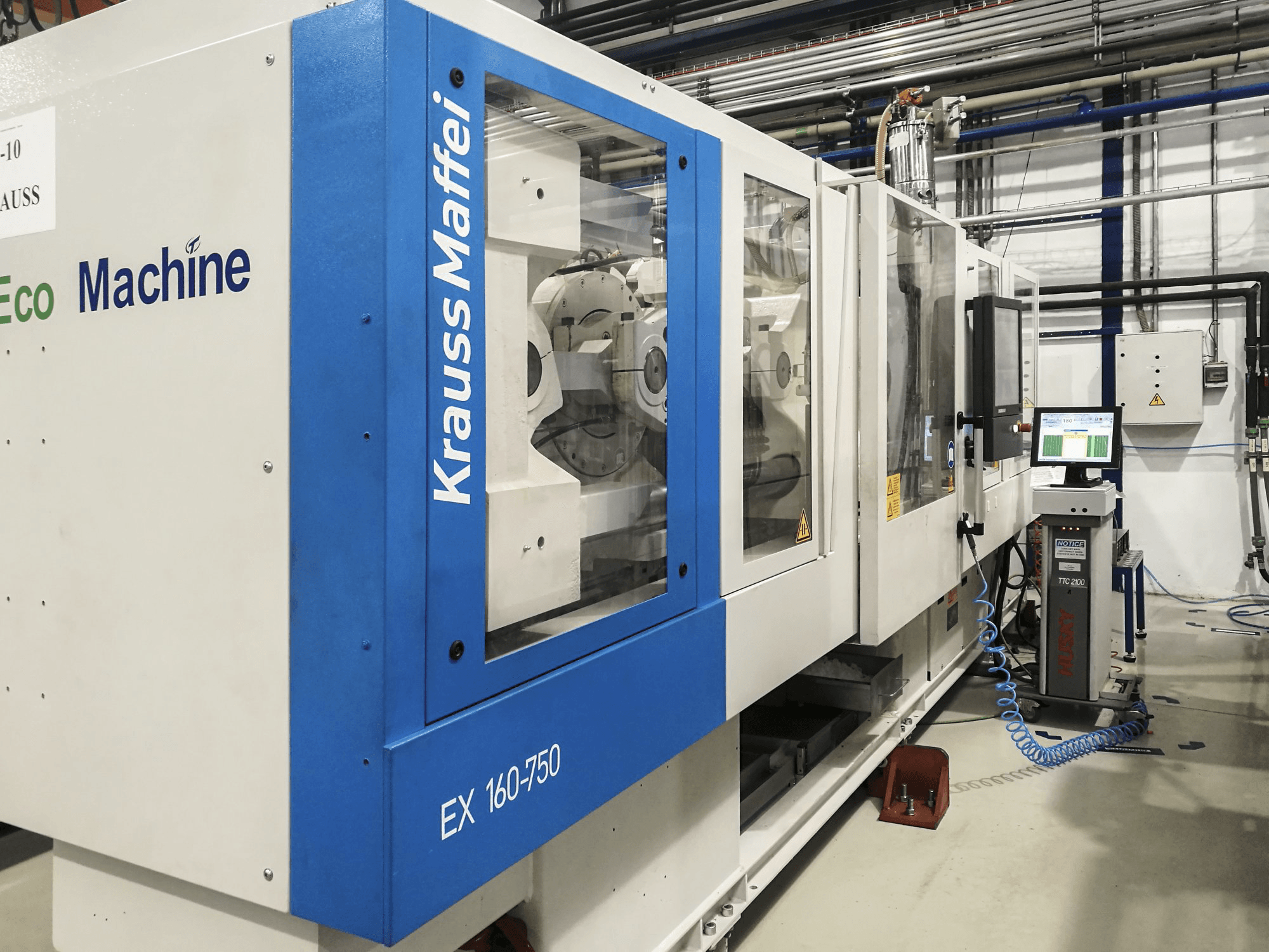 Levý pohled na Krauss Maffei 160-750 EX stroj