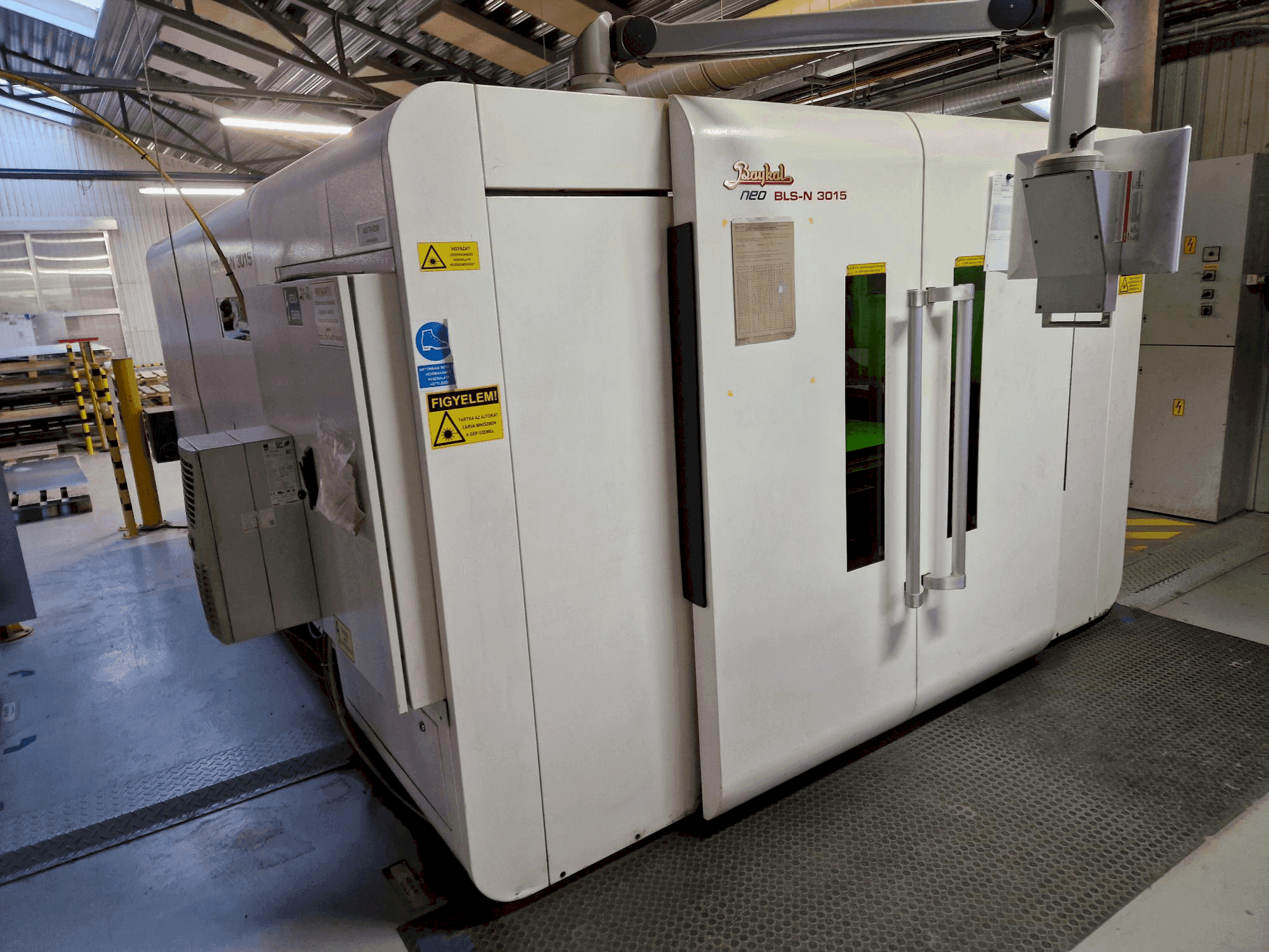 Čelní pohled na Baykal BLS-N 3015 stroj