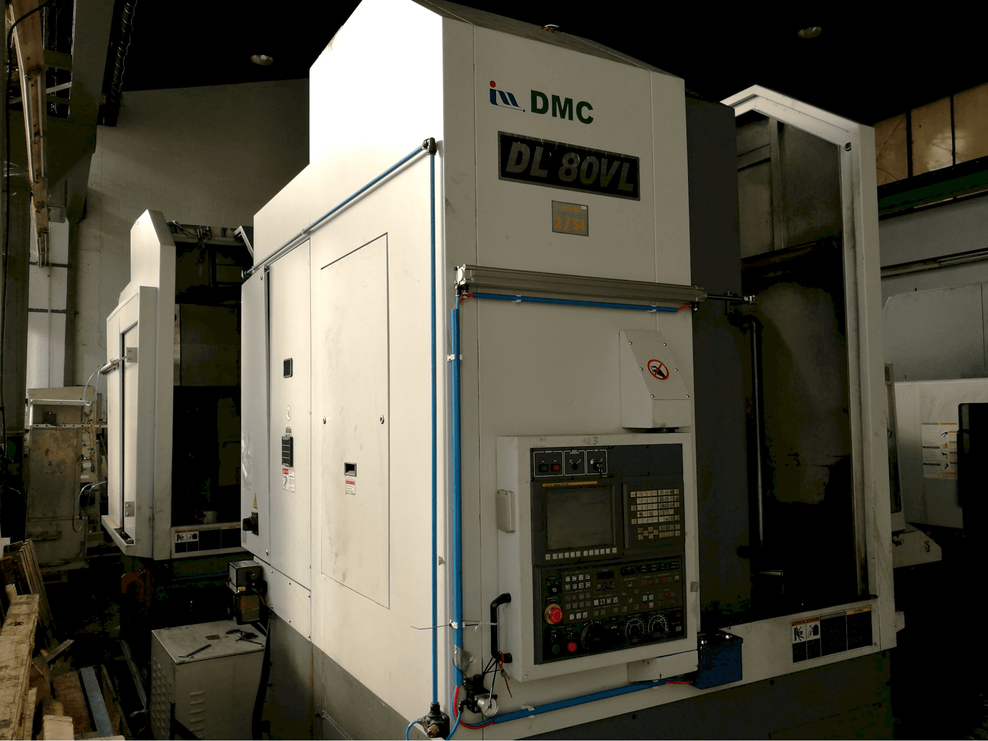 Levý pohled na DMC DL 80VL stroj