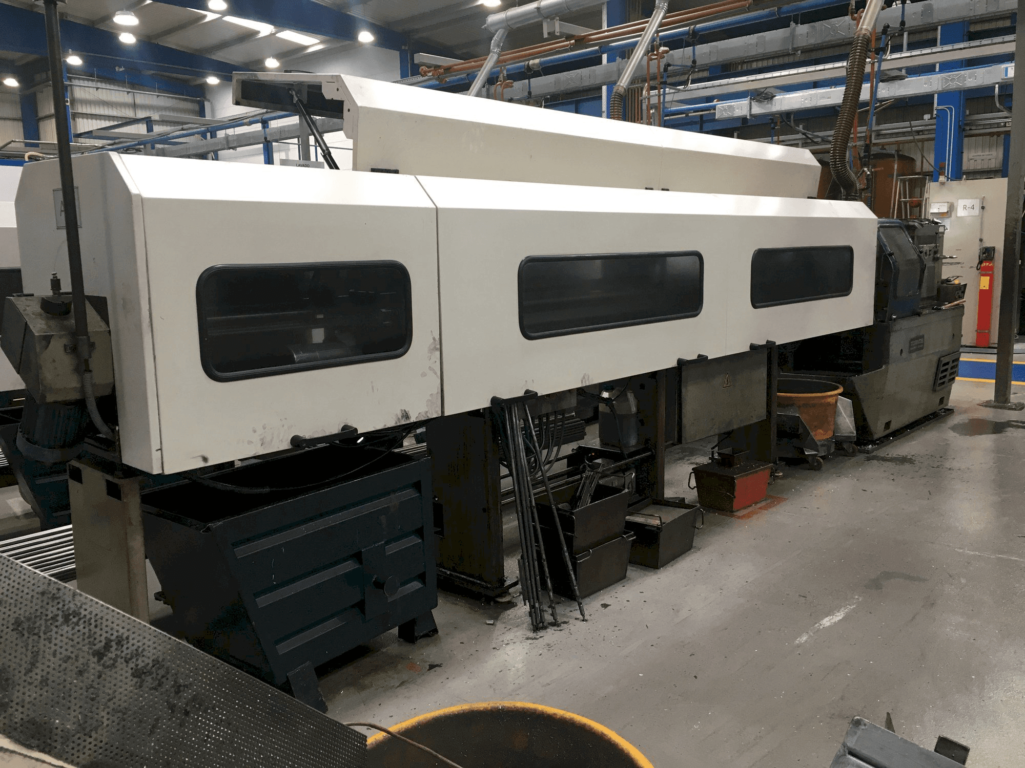 Čelní pohled na Tornos-Moutier Suisse AS 14 stroj