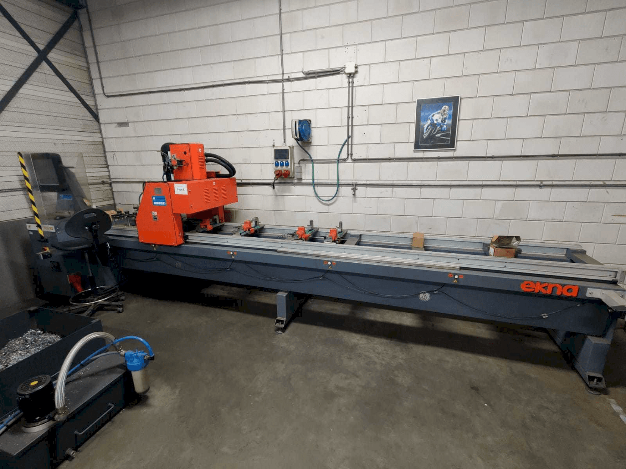 Čelní pohled na Tekna TK426-1 stroj