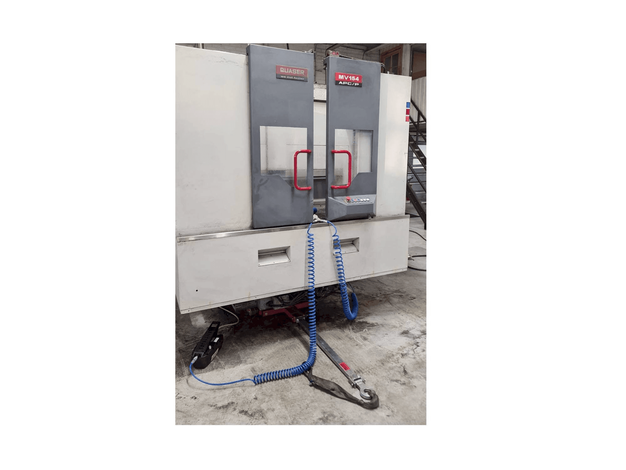 Čelní pohled na Quaser MV154APC/P12 stroj