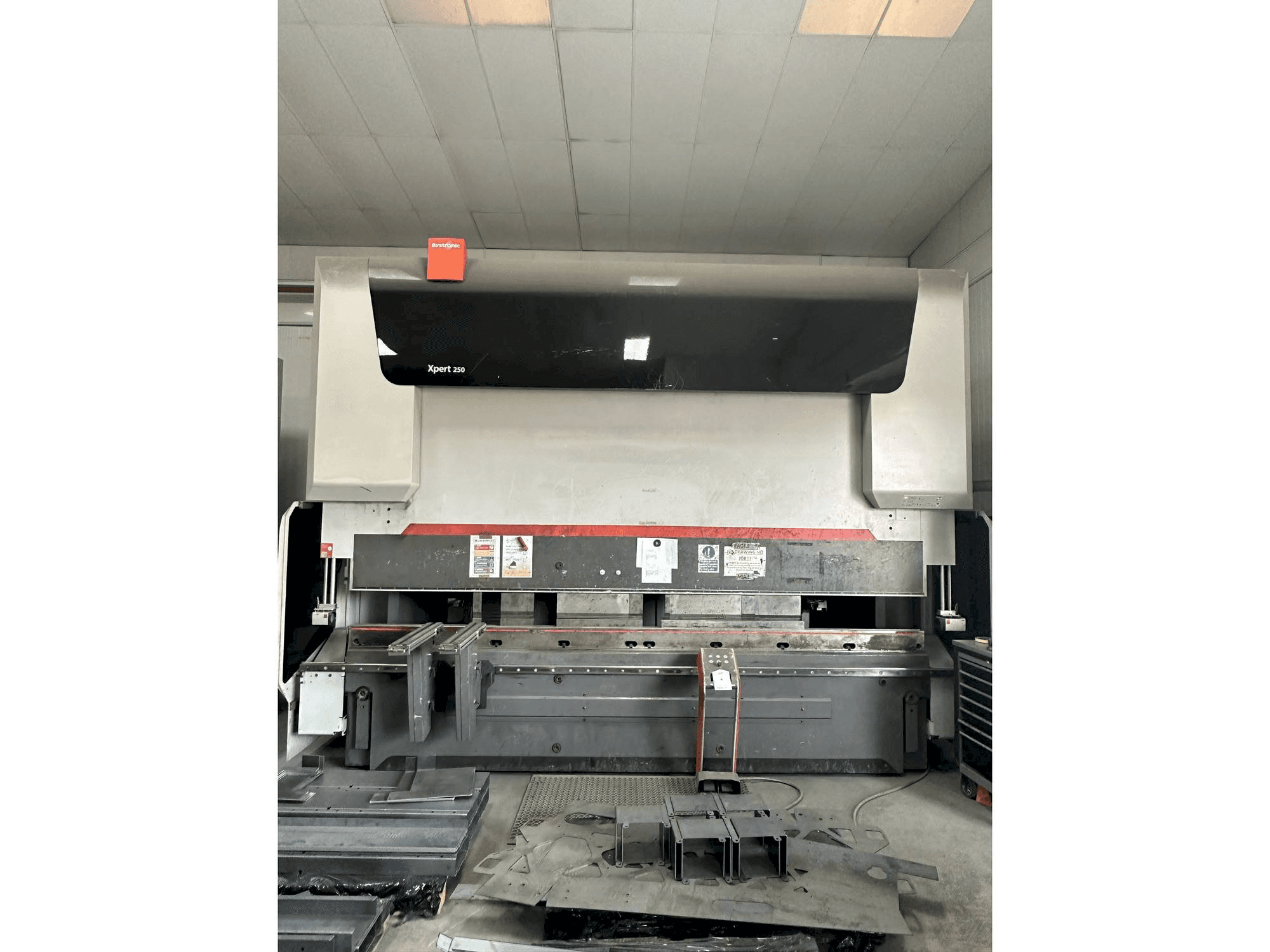 Čelní pohled na Bystronic Xpert 250/4100 stroj