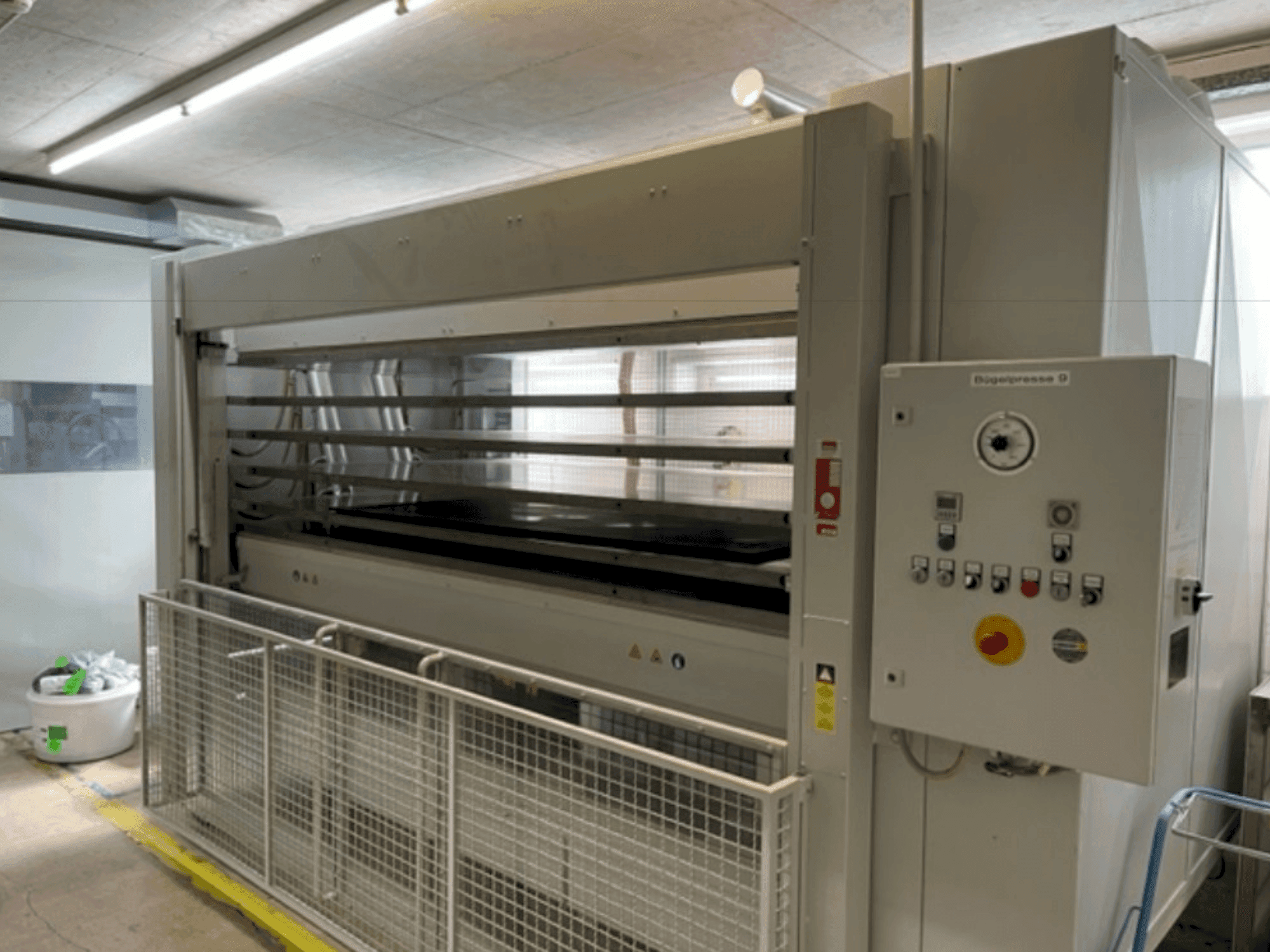 Čelní pohled na LANGZAUNER LZT 80 /5-SO stroj