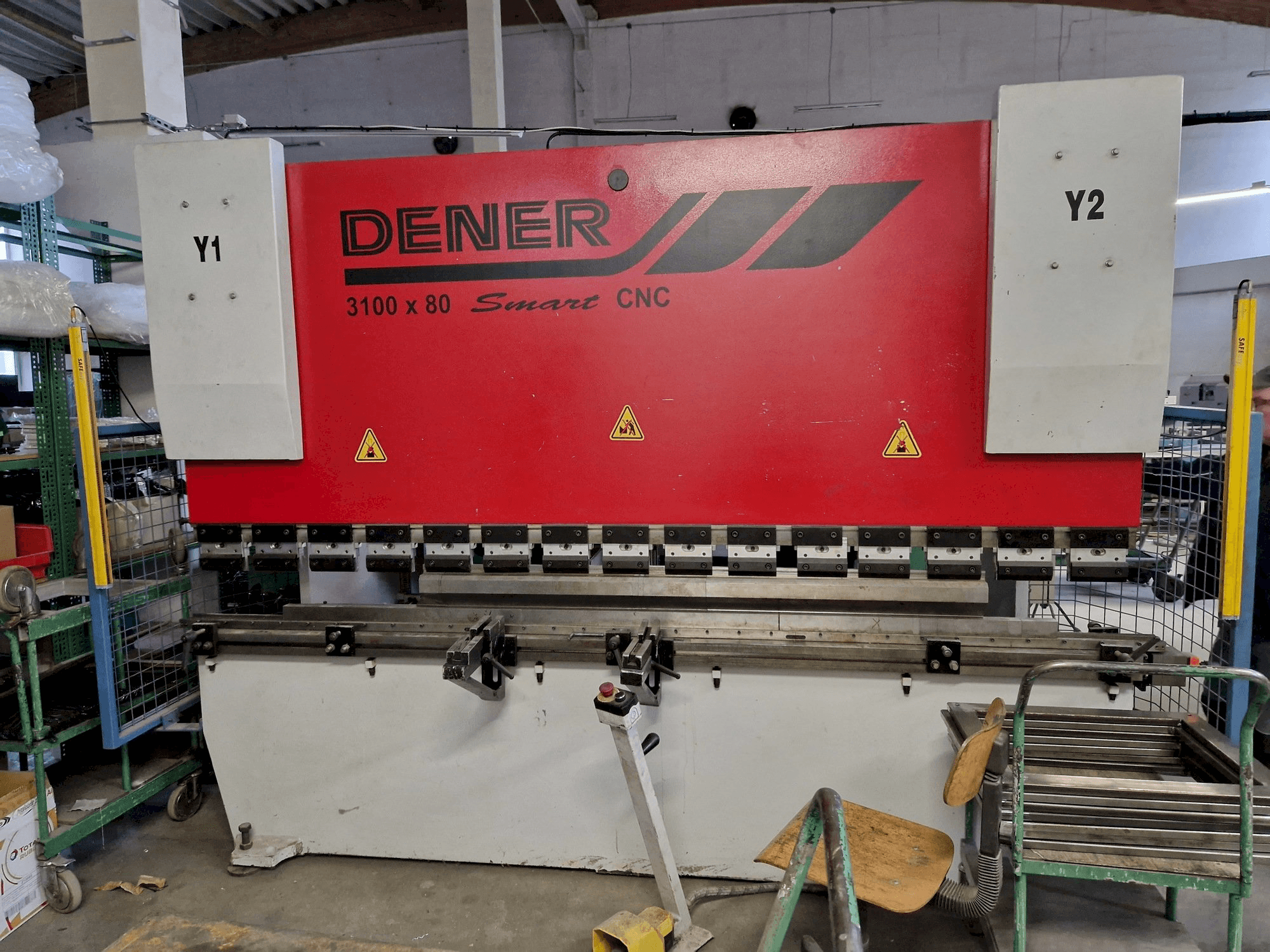 Čelní pohled na DENER DMP-80/30 - SMART stroj