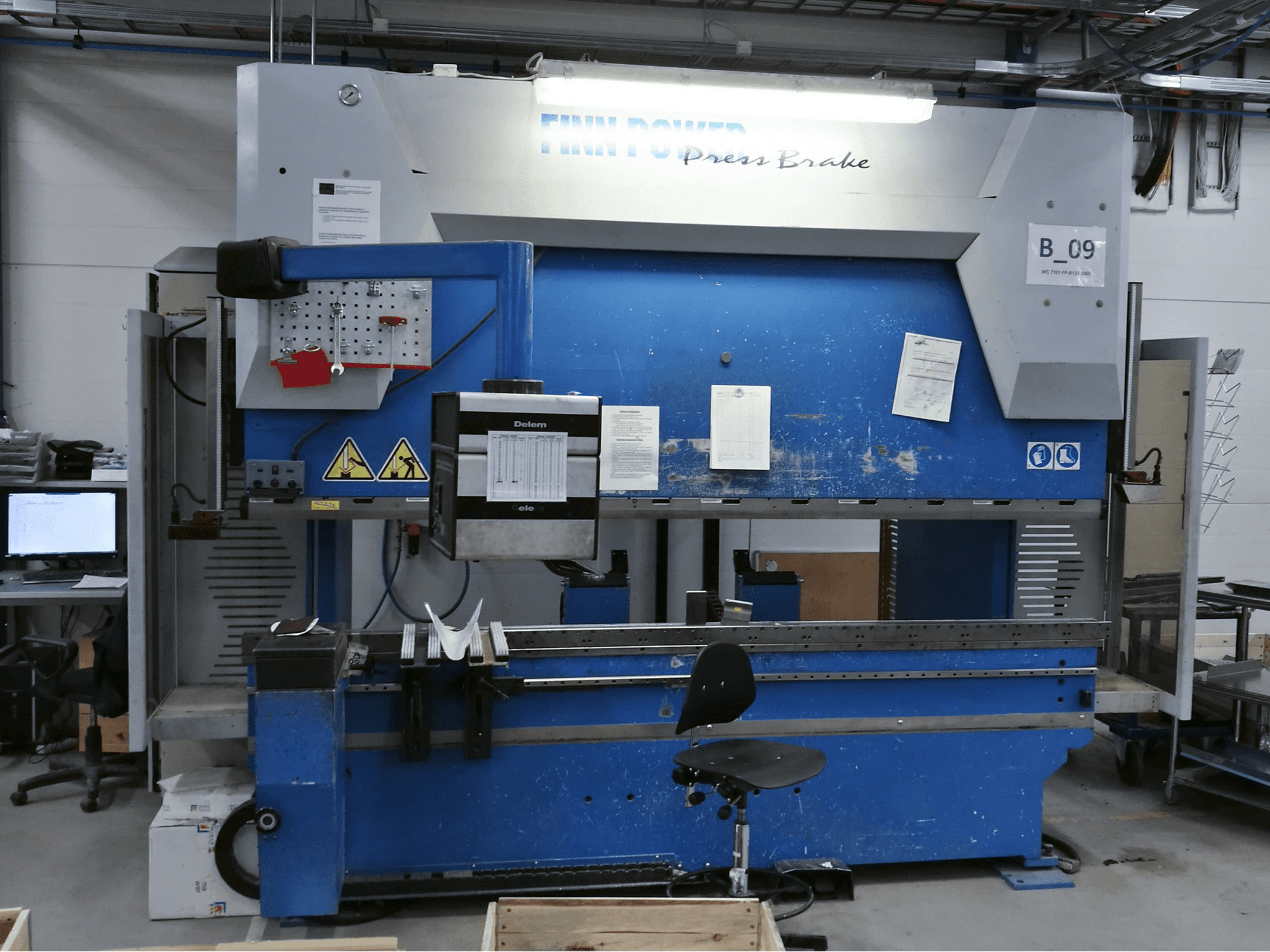 Čelní pohled na Finn-Power B 125-3060 GC CL6 stroj