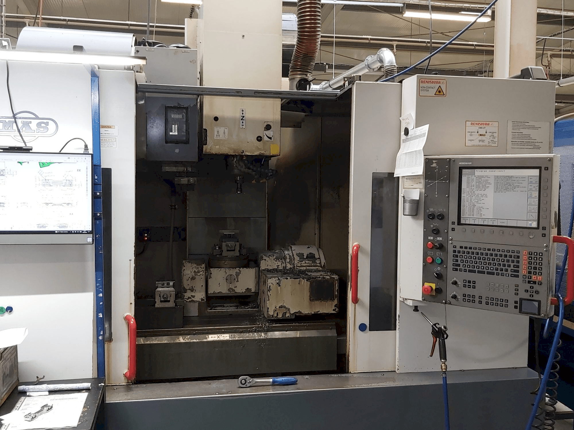 Čelní pohled na KOVOSVIT MAS MCV 1016 Quick stroj