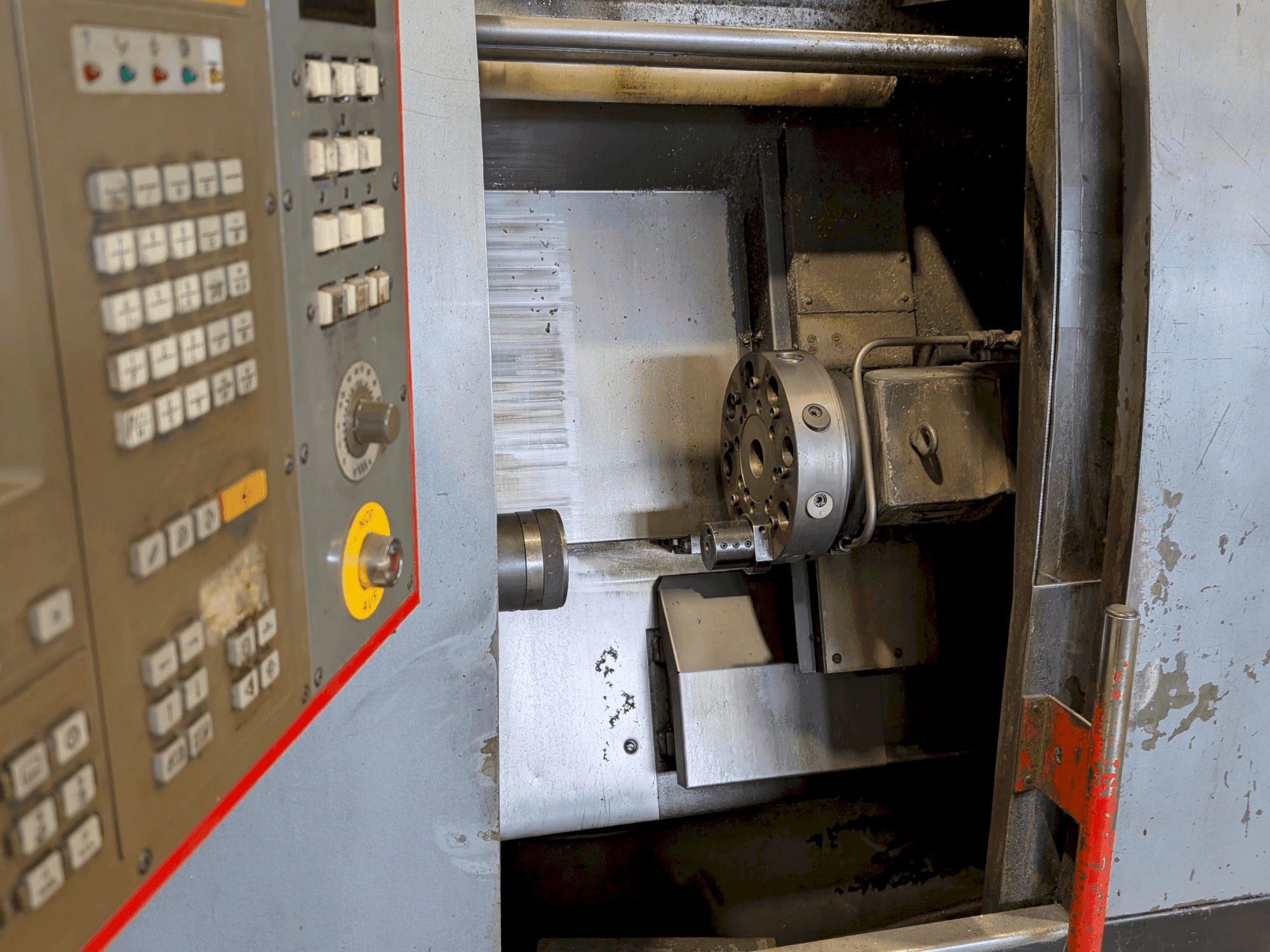 Čelní pohled na EMCO EMCOturn 340 stroj