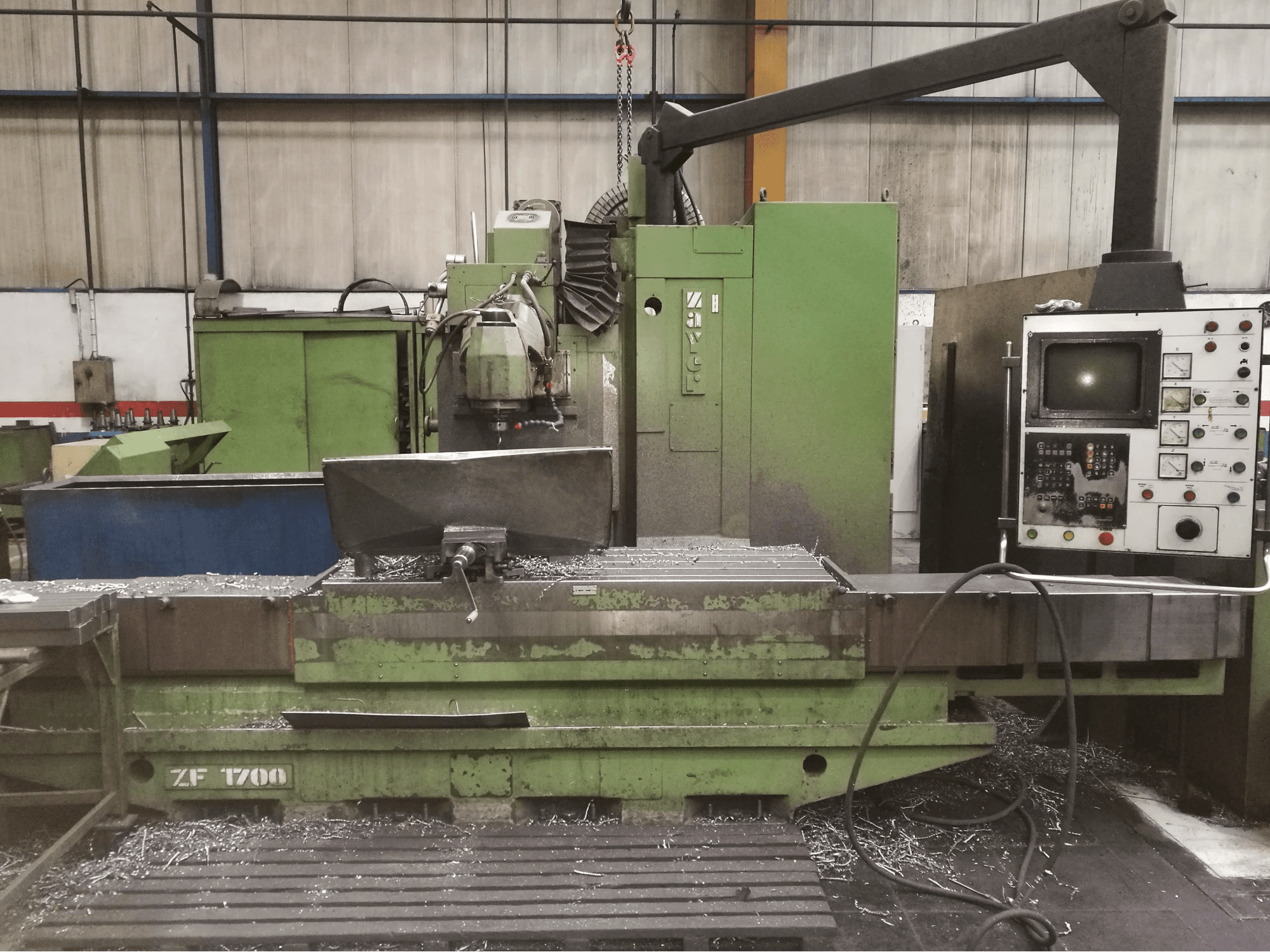 Levý pohled na Zayer ZF 1700 stroj