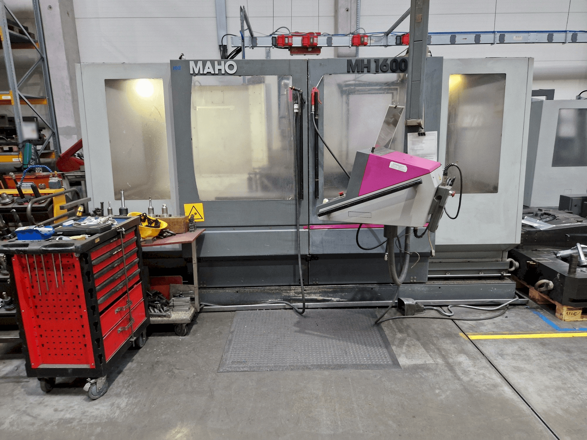 Čelní pohled na Maho MH 1600 W stroj