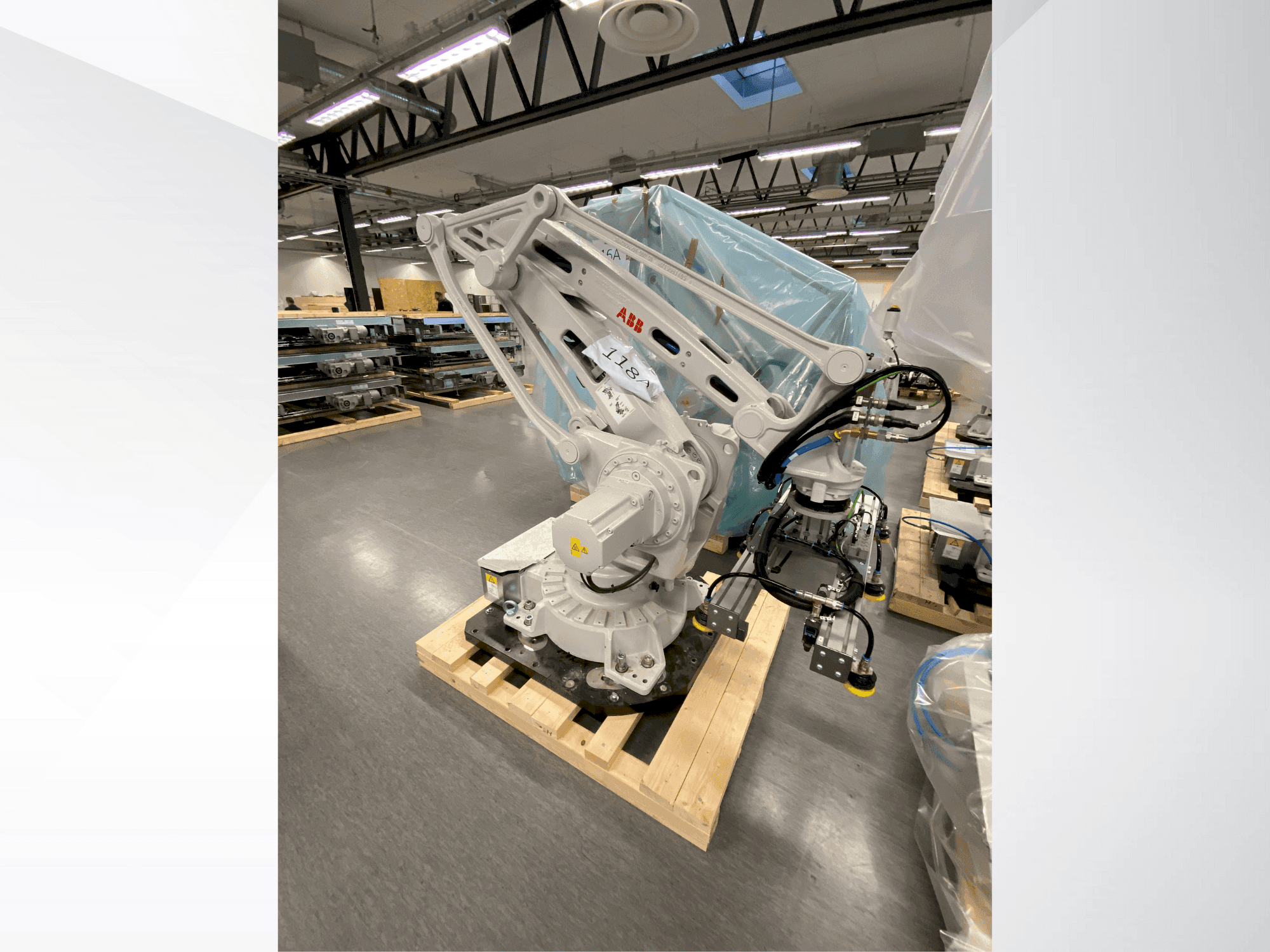 Čelní pohled na ABB IRB 460-110/2.4 stroj