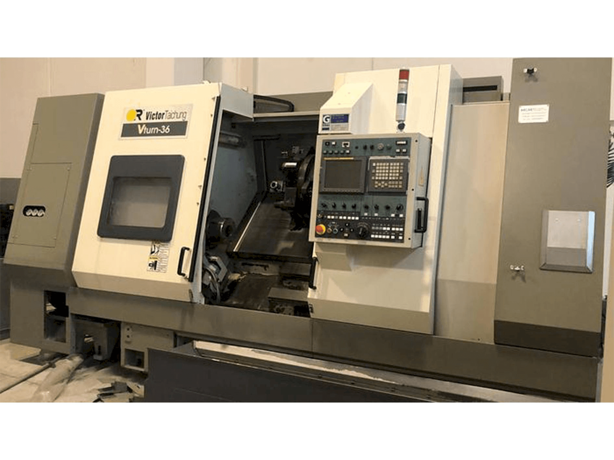 Čelní pohled na Victor V-TURN 36 stroj